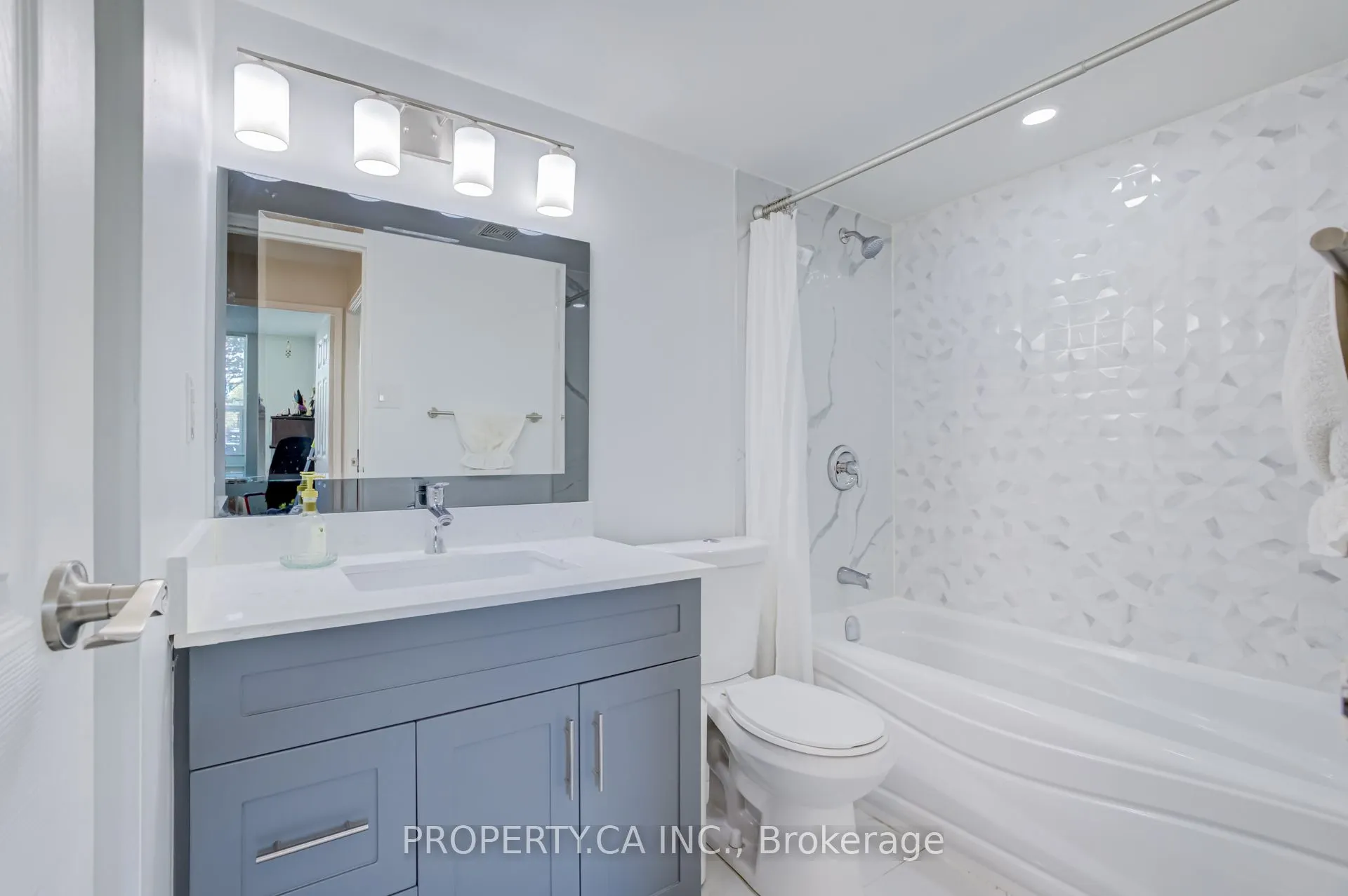 966 Inverhouse Drive #109
