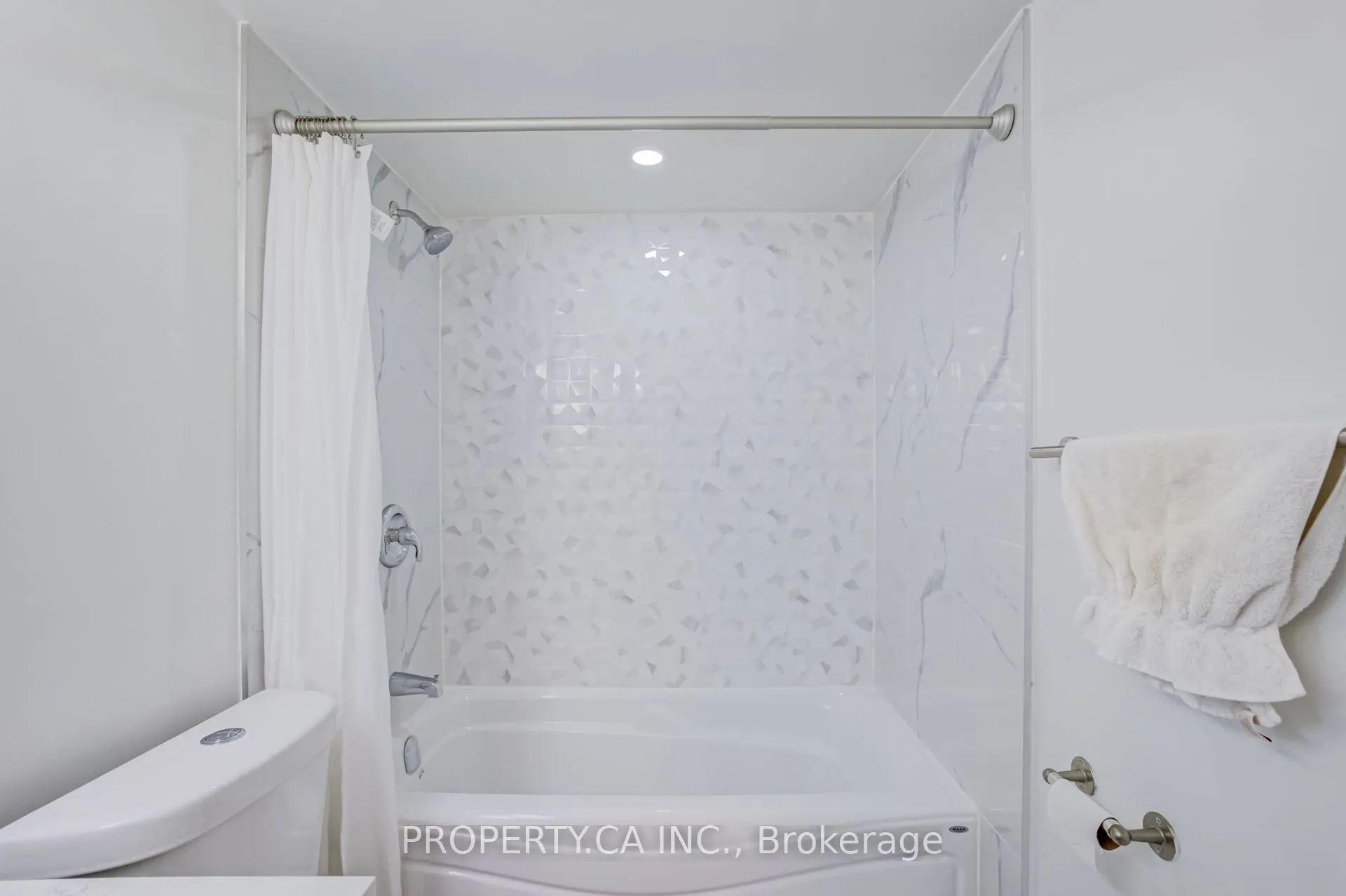 966 Inverhouse Drive #109