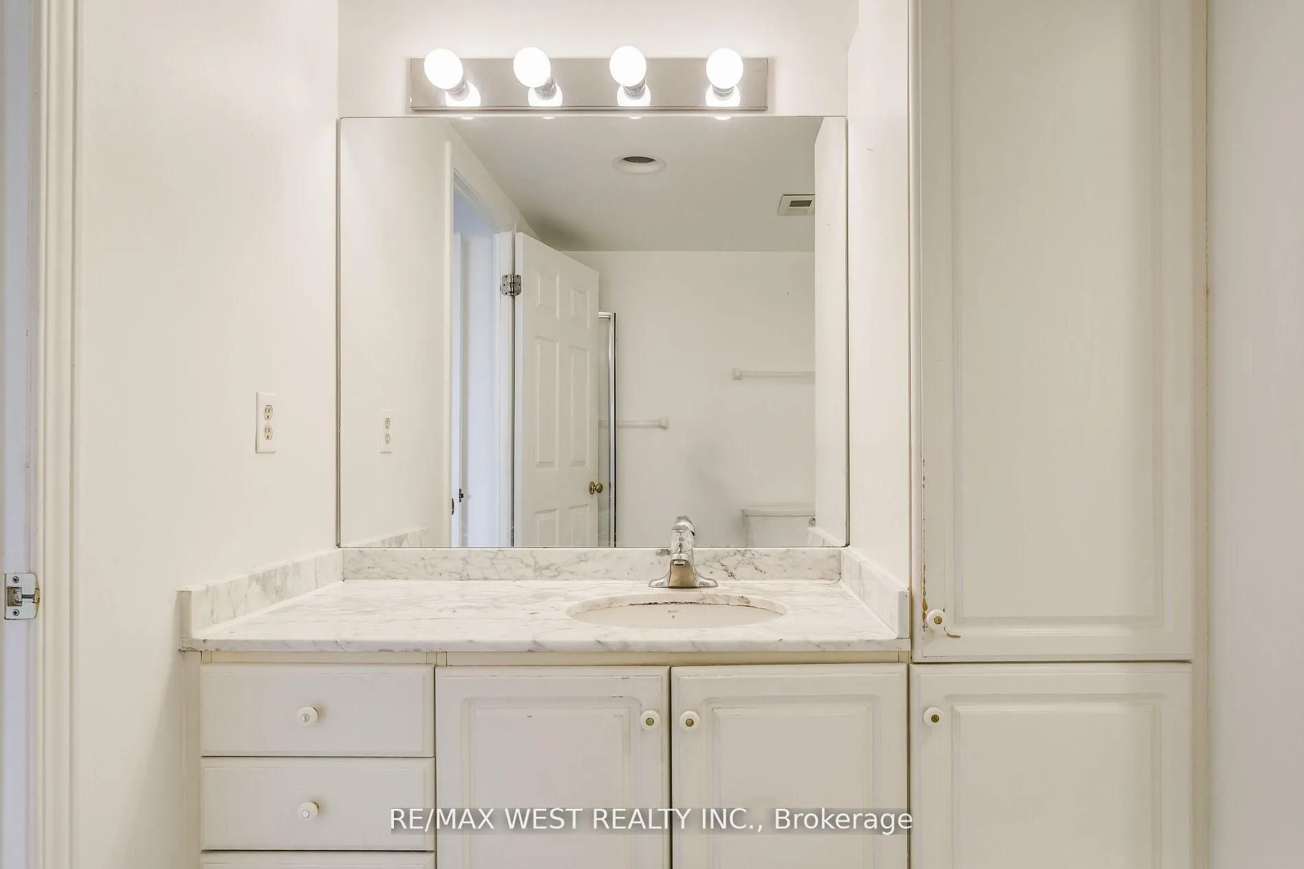 1 Aberfoyle Crescent #411