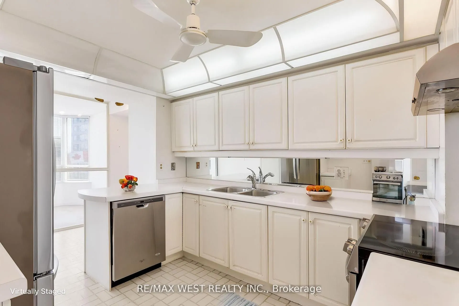 1 Aberfoyle Crescent #411
