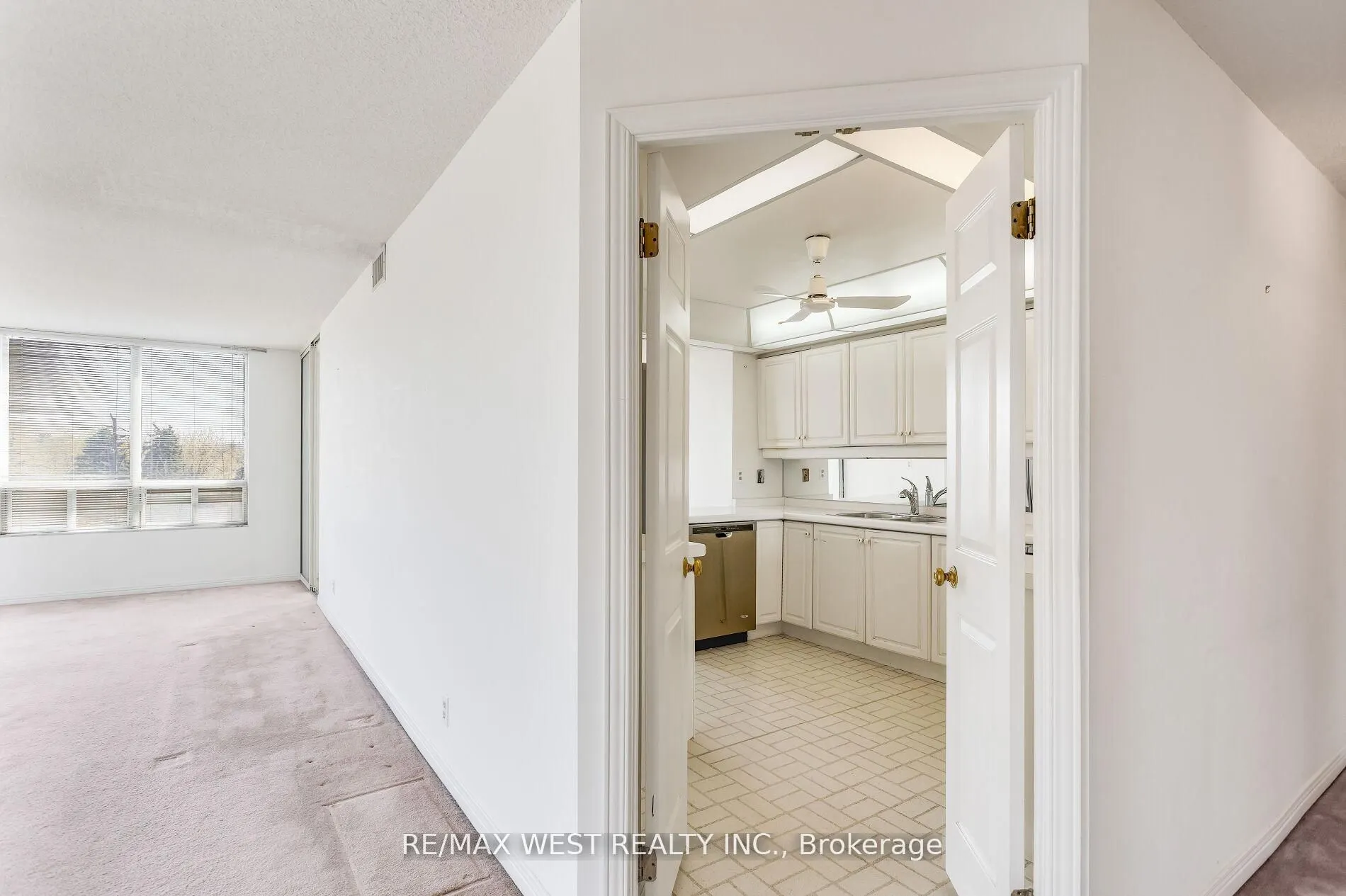 1 Aberfoyle Crescent #411