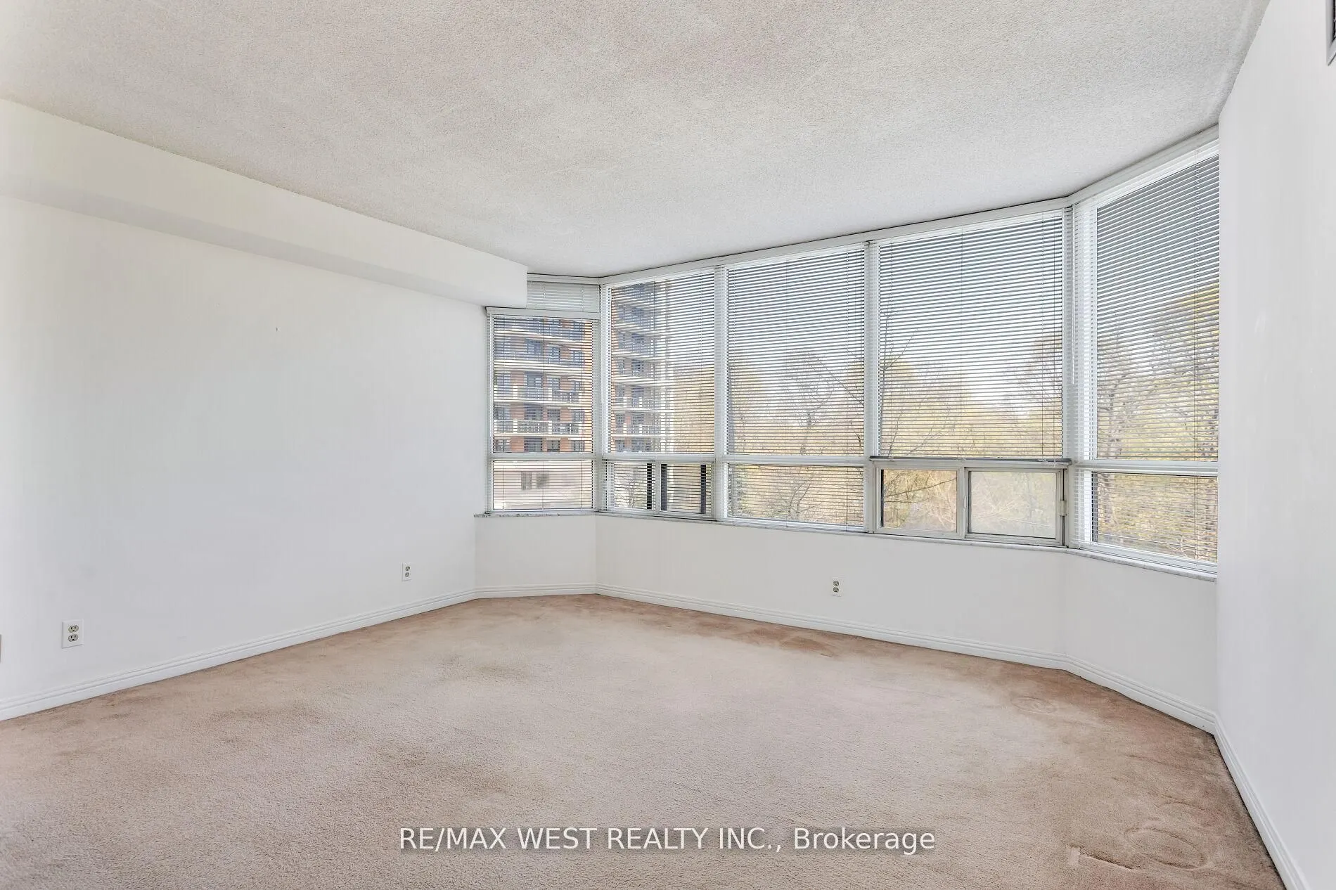 1 Aberfoyle Crescent #411