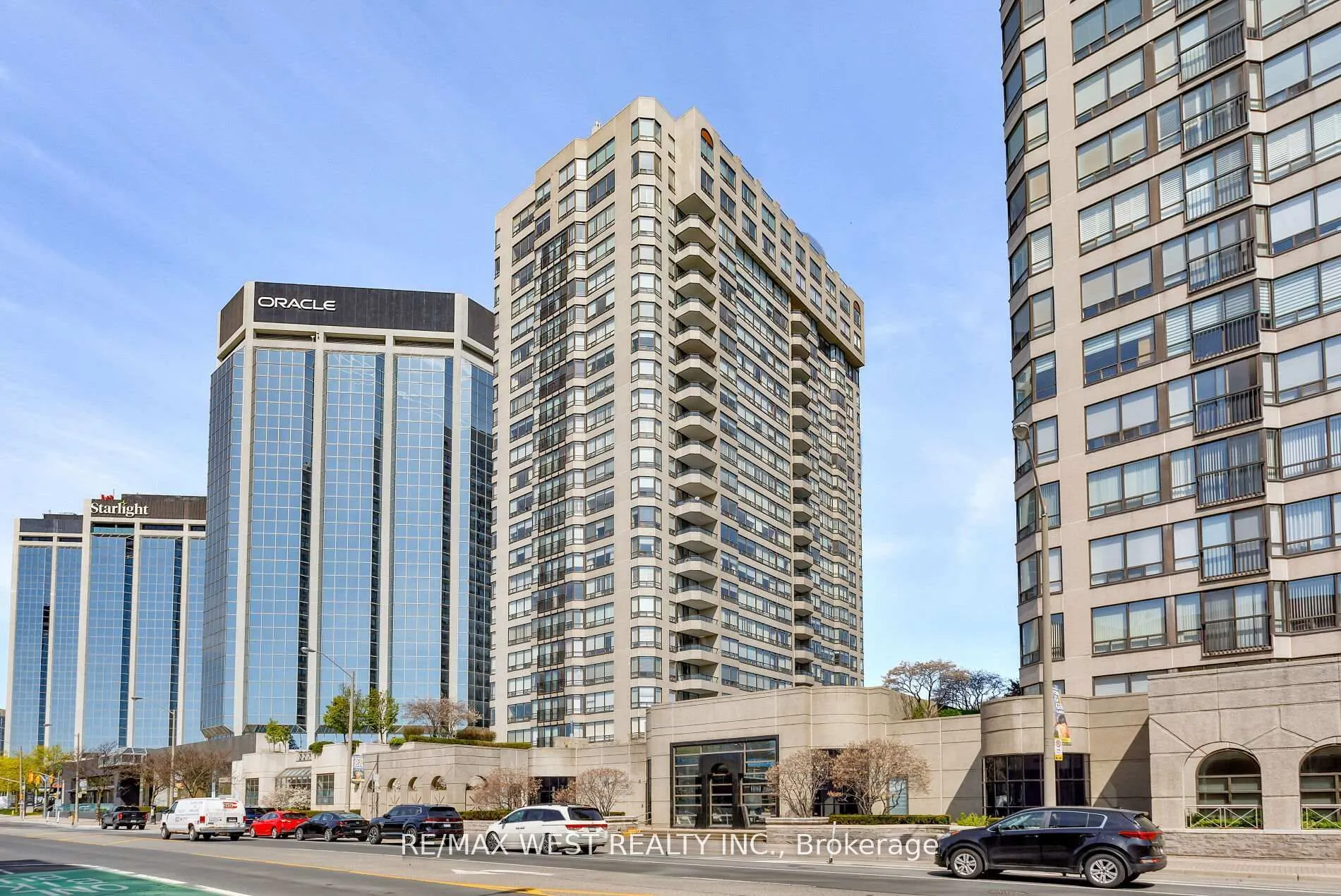 1 Aberfoyle Crescent #411