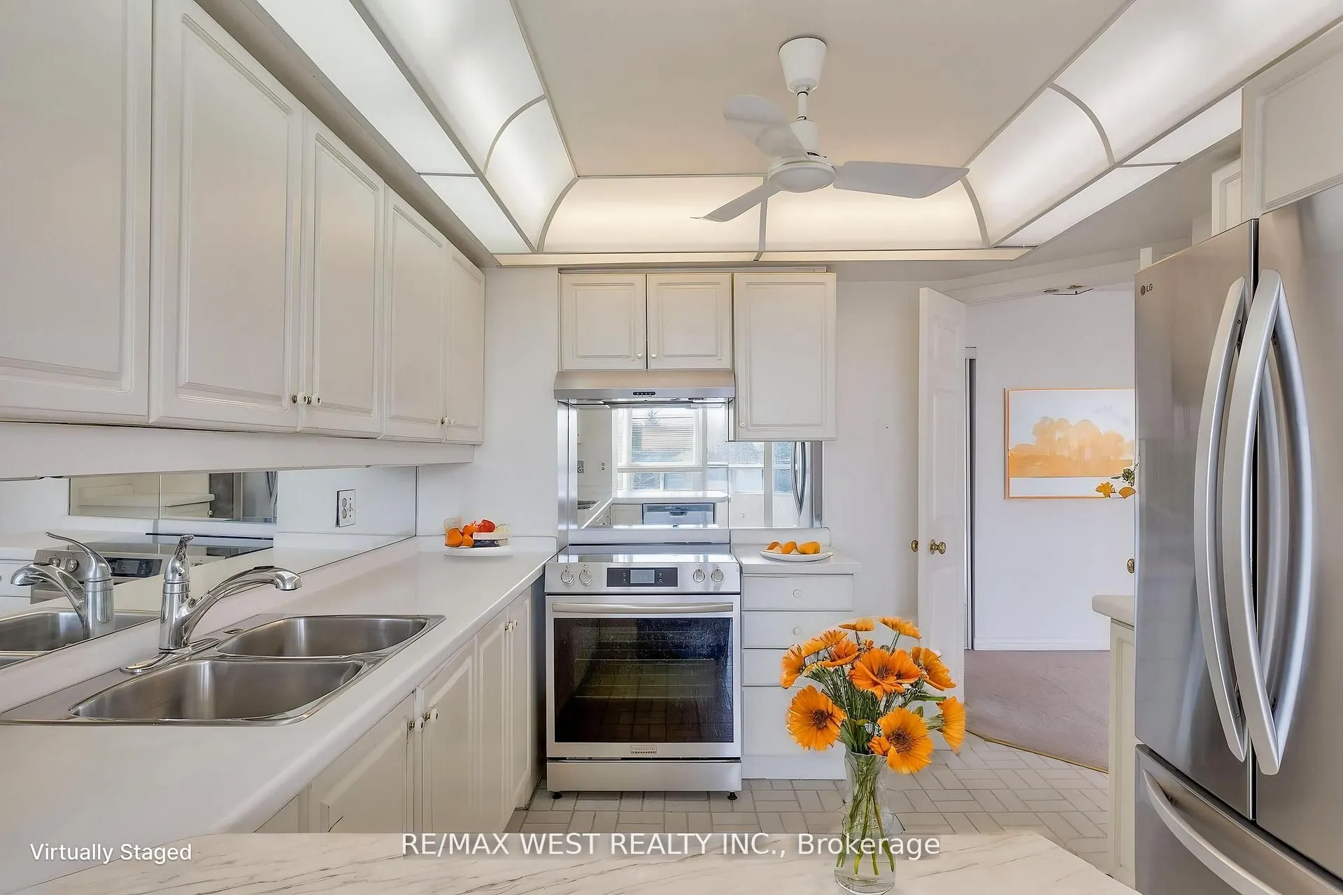 1 Aberfoyle Crescent #411