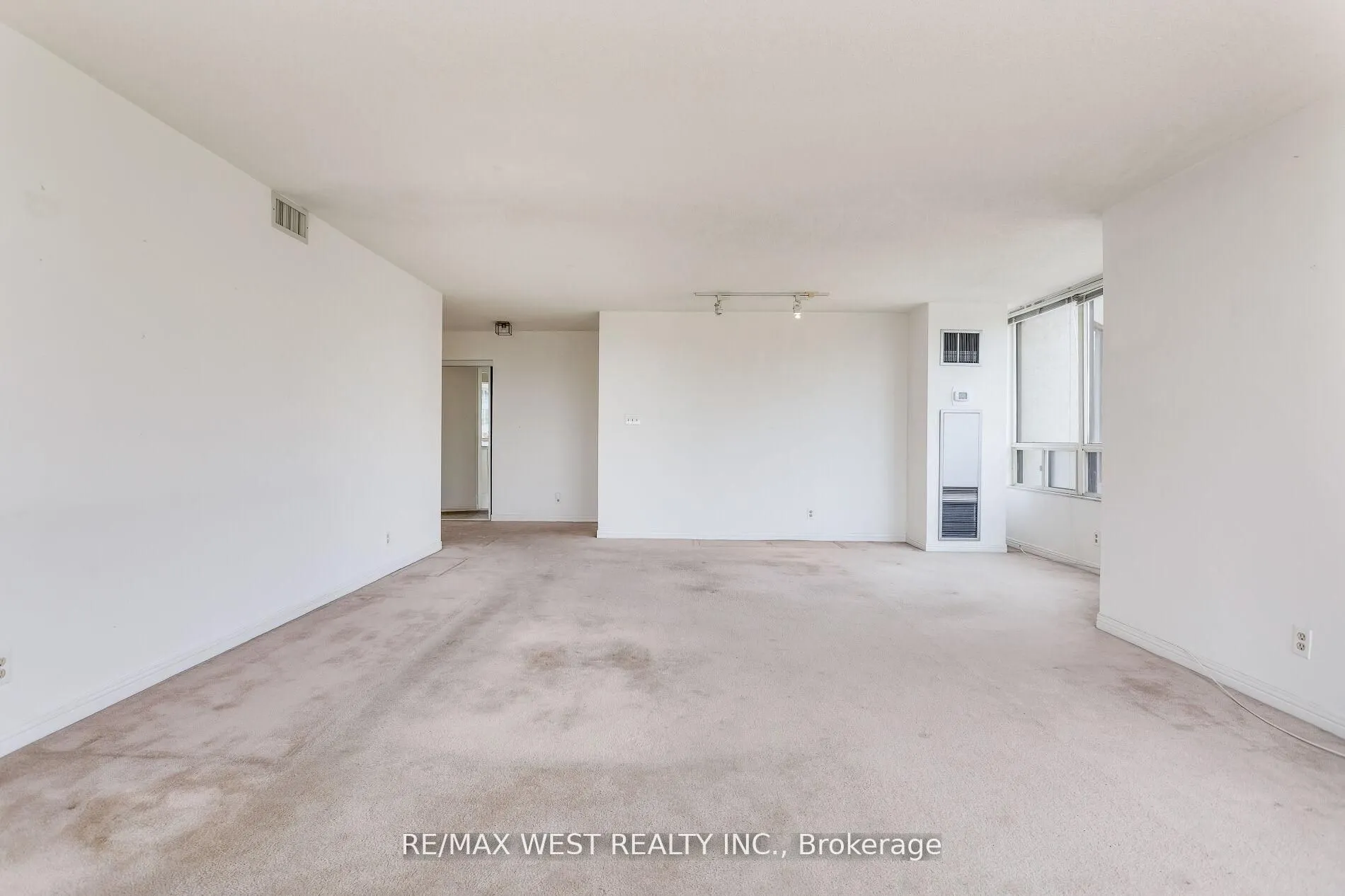 1 Aberfoyle Crescent #411