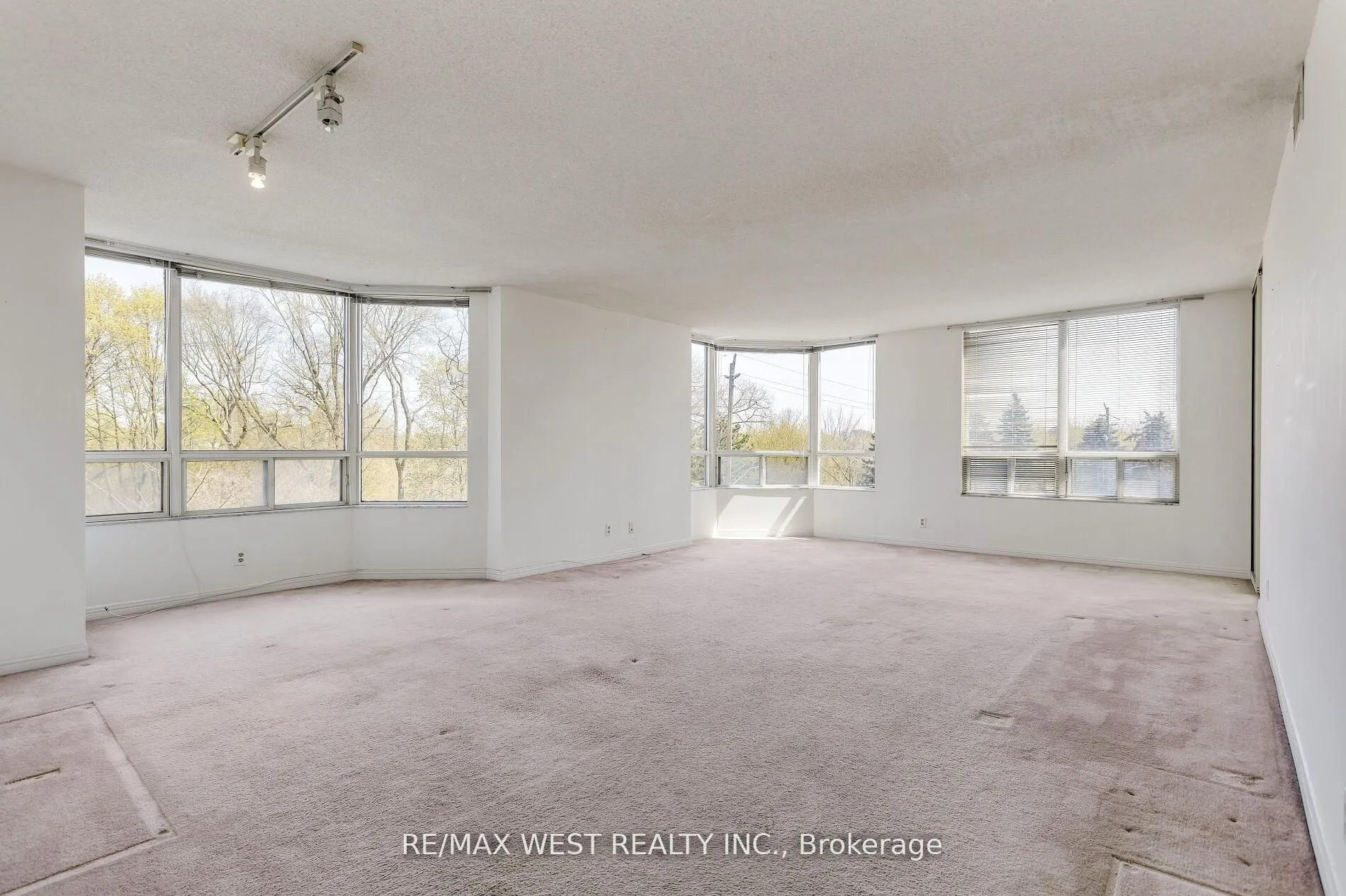 1 Aberfoyle Crescent #411