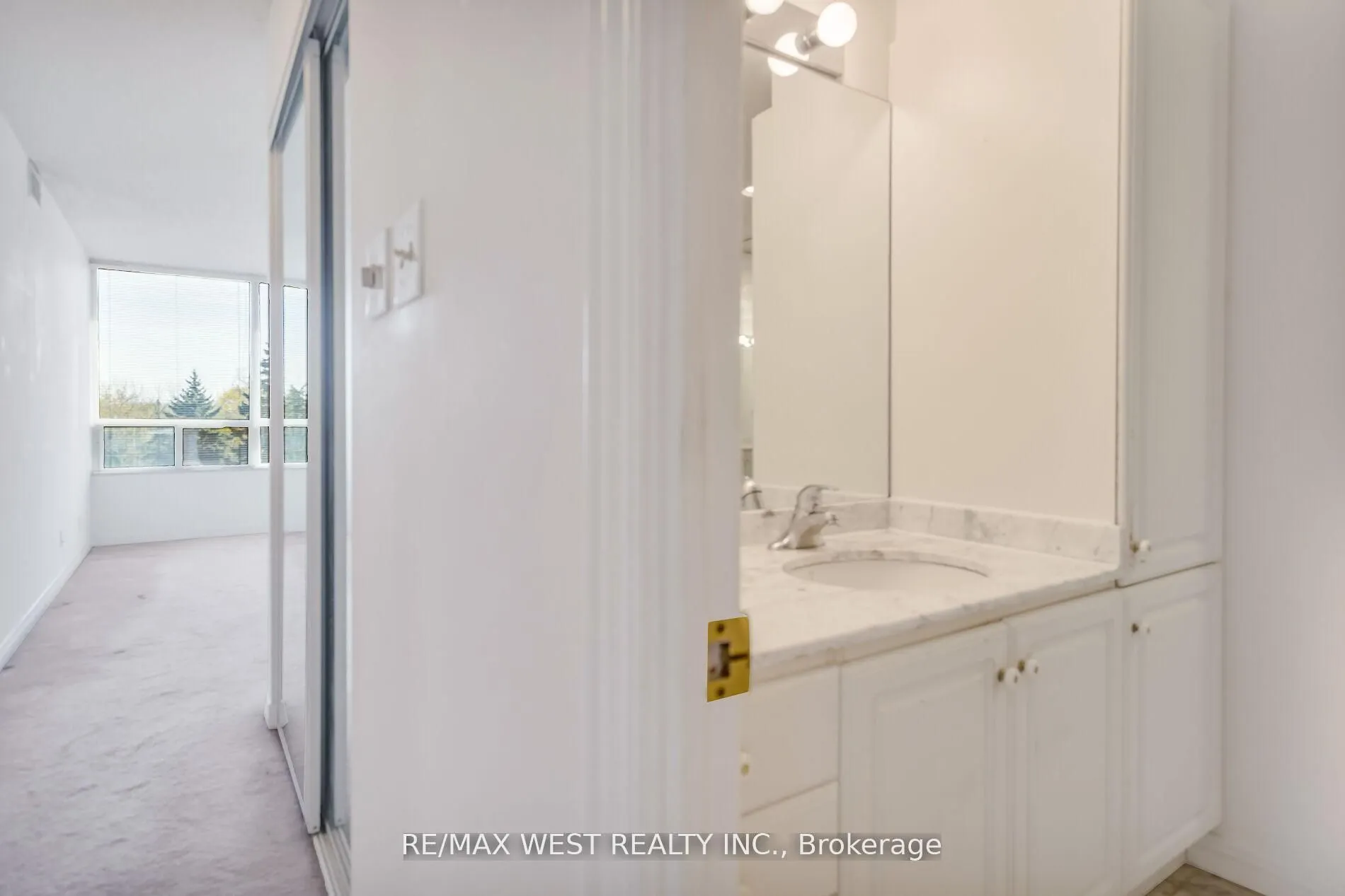 1 Aberfoyle Crescent #411