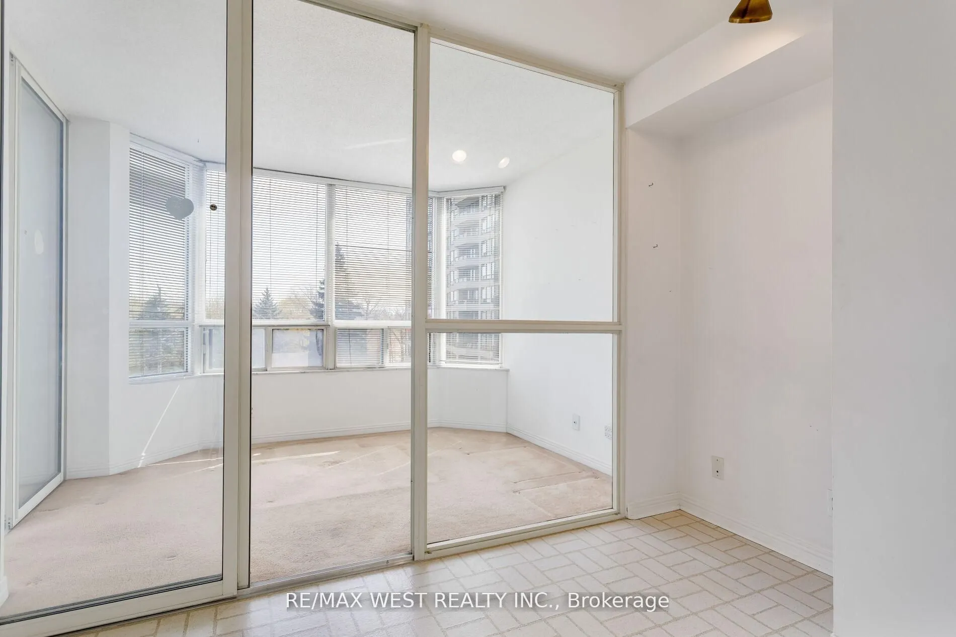 1 Aberfoyle Crescent #411