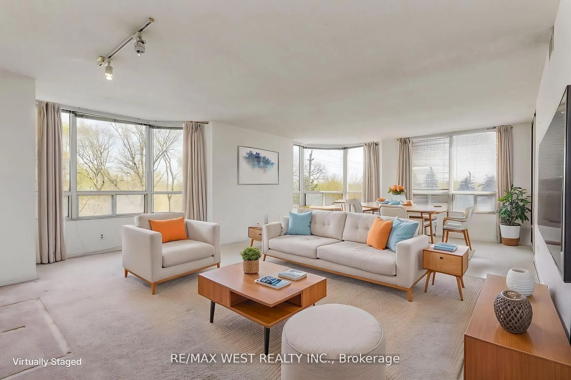 1 Aberfoyle Crescent #411