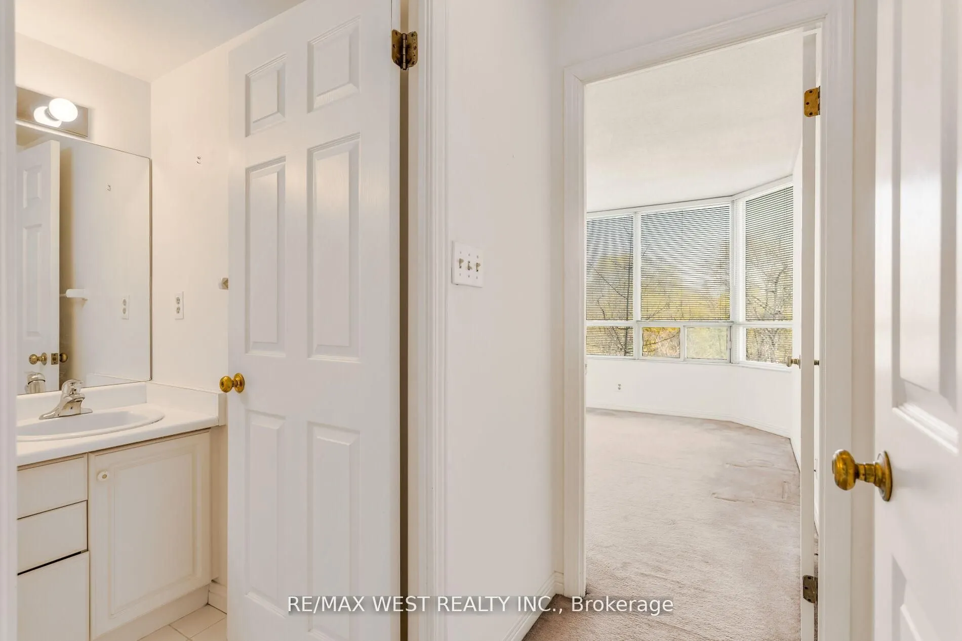 1 Aberfoyle Crescent #411