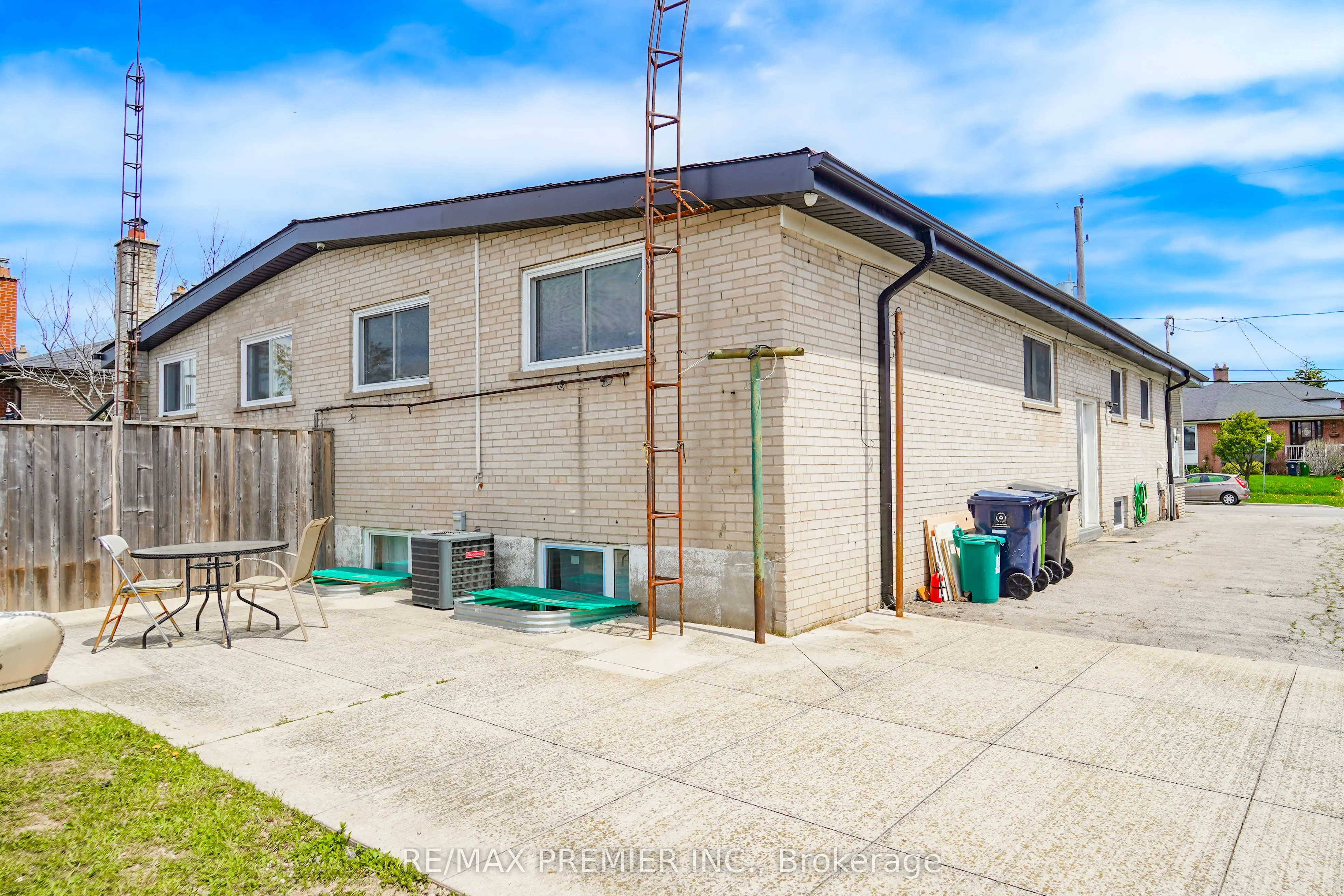 14 Yatescastle Drive