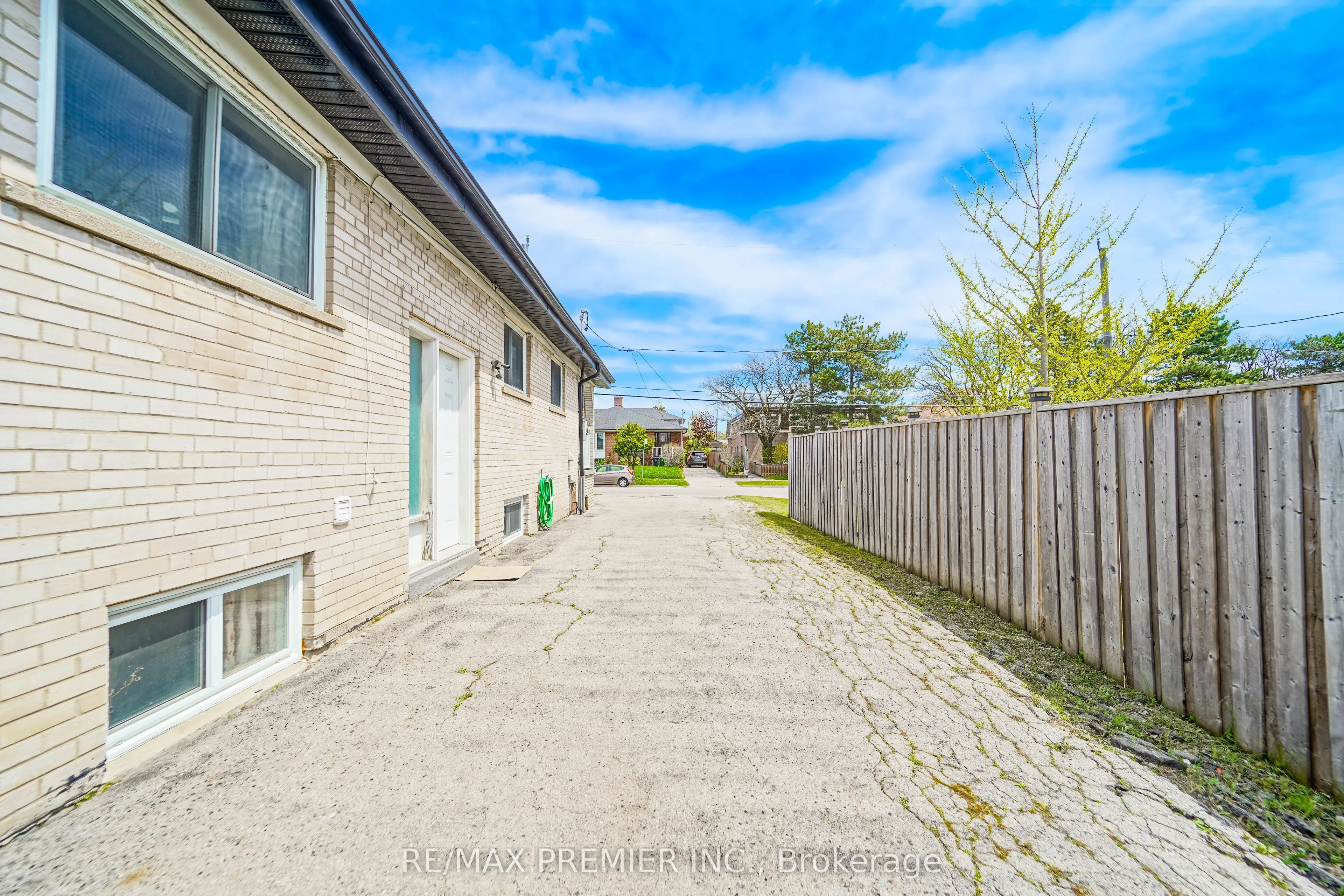 14 Yatescastle Drive