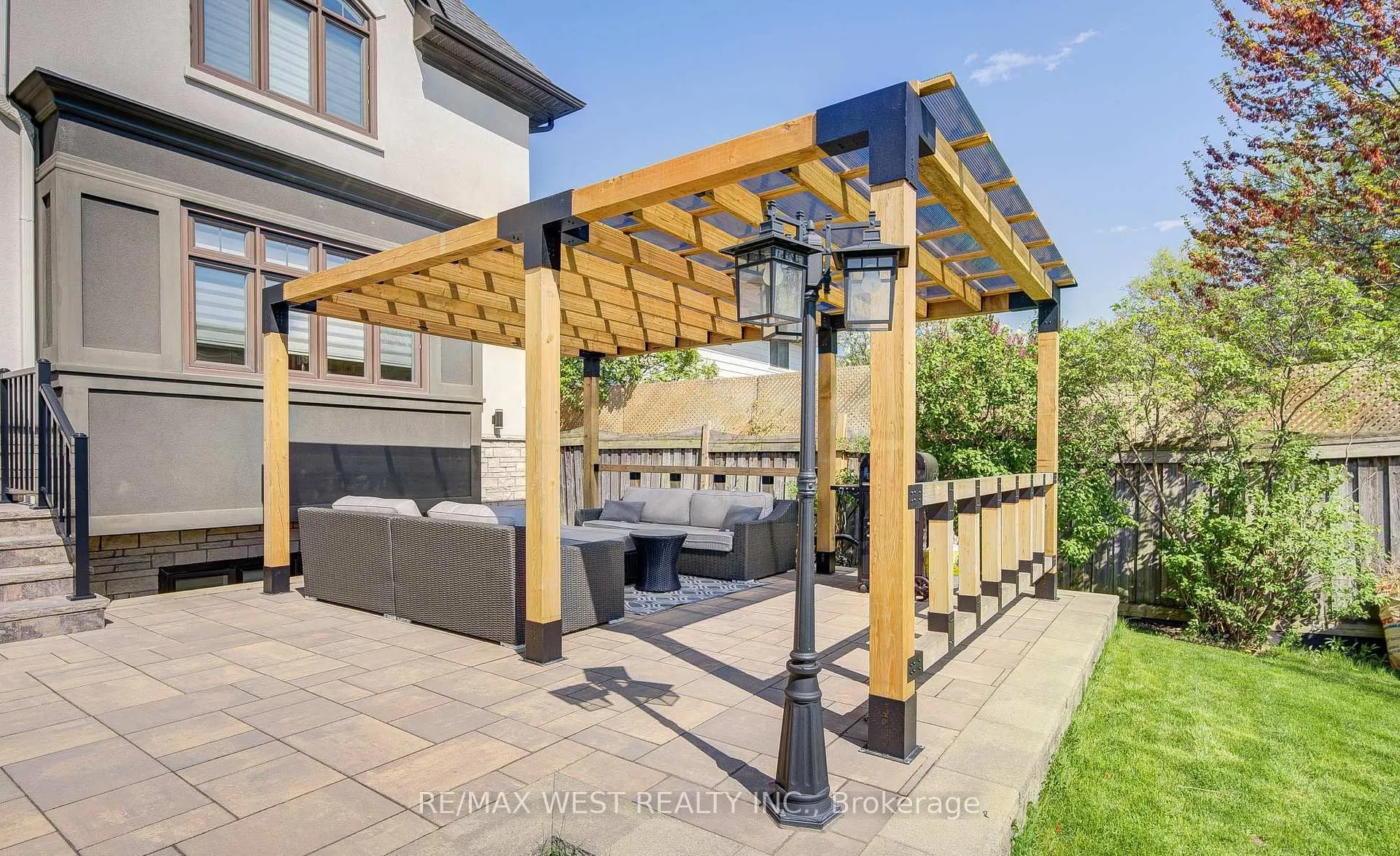 2194 Haygate Crescent