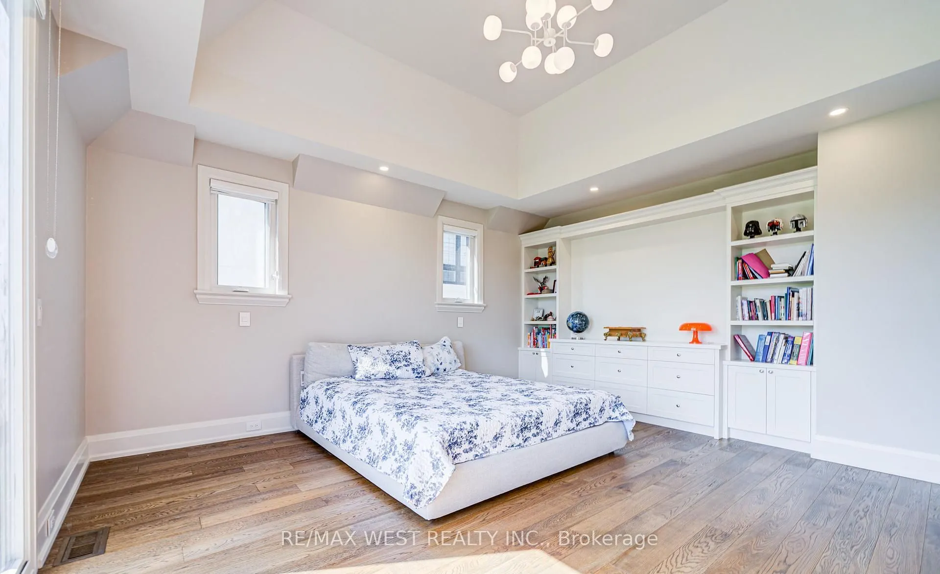 2194 Haygate Crescent