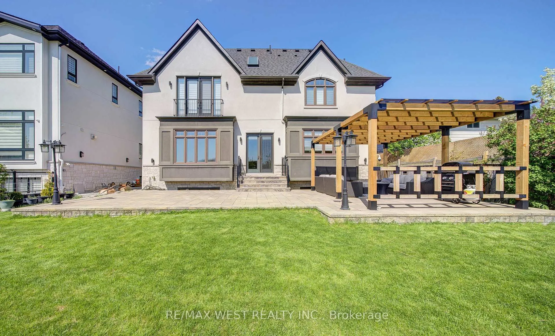 2194 Haygate Crescent