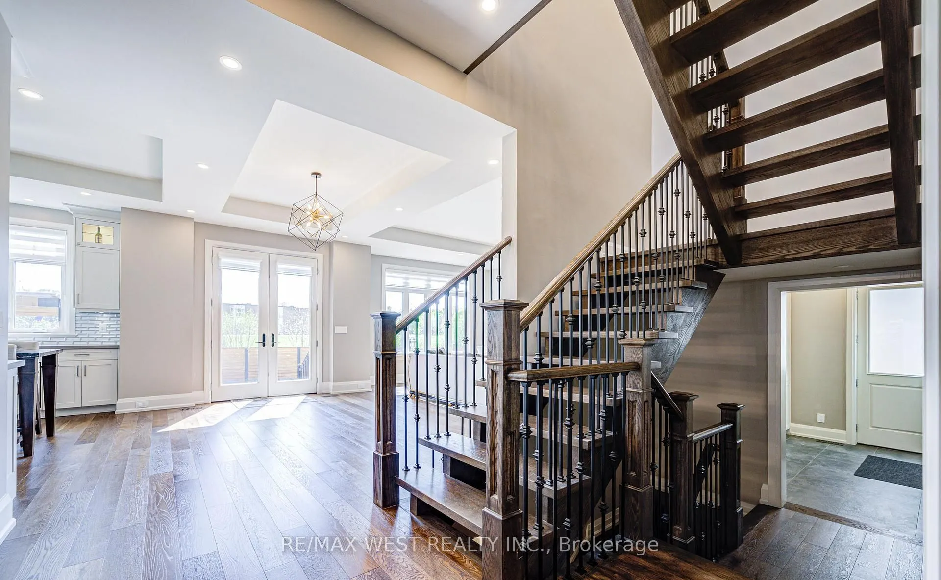 2194 Haygate Crescent