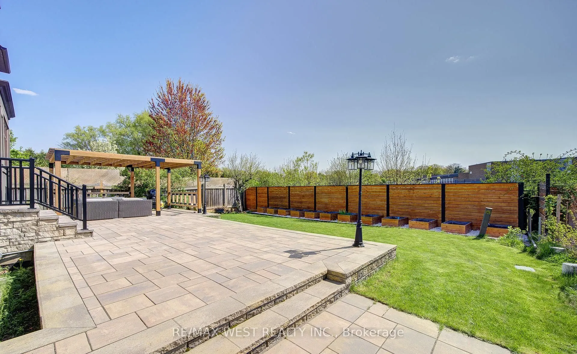 2194 Haygate Crescent