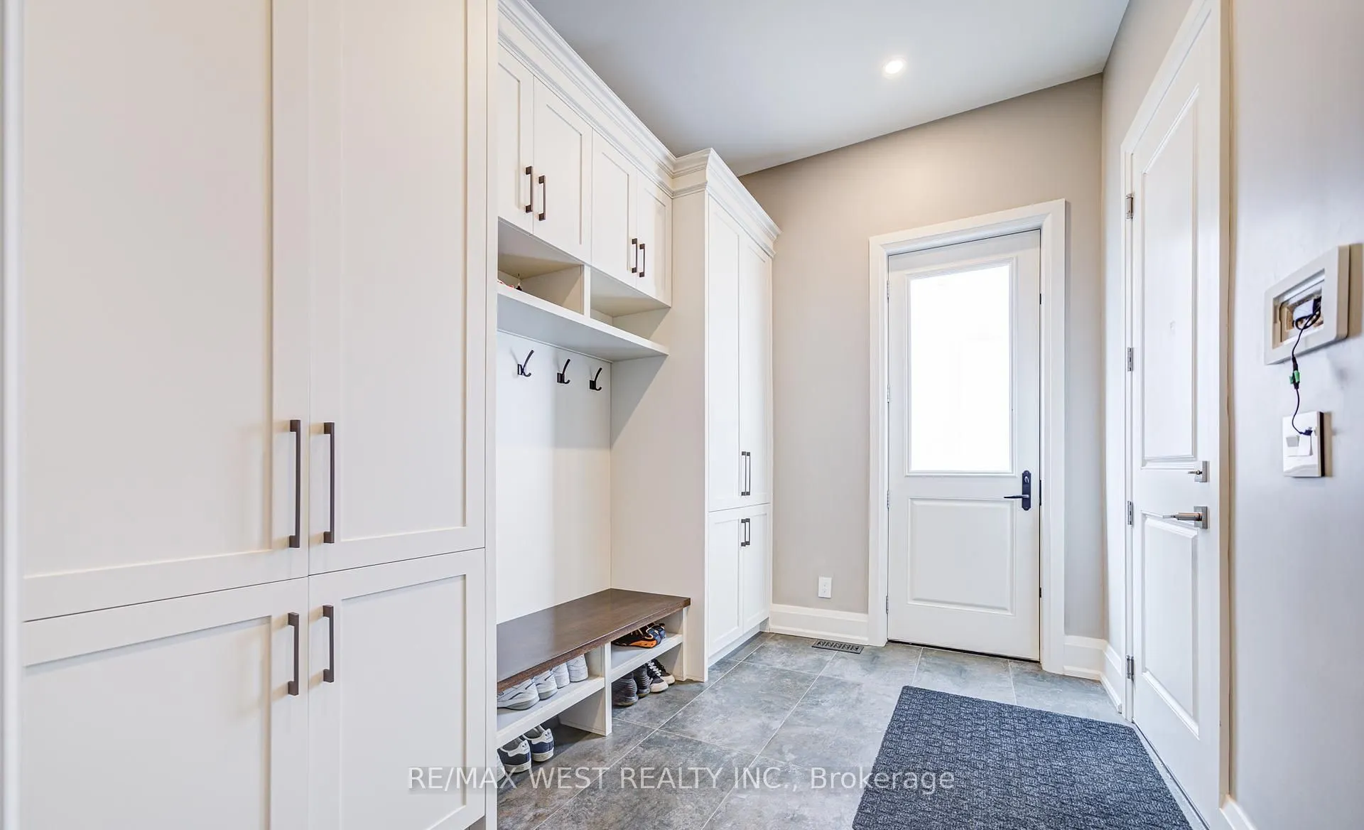 2194 Haygate Crescent