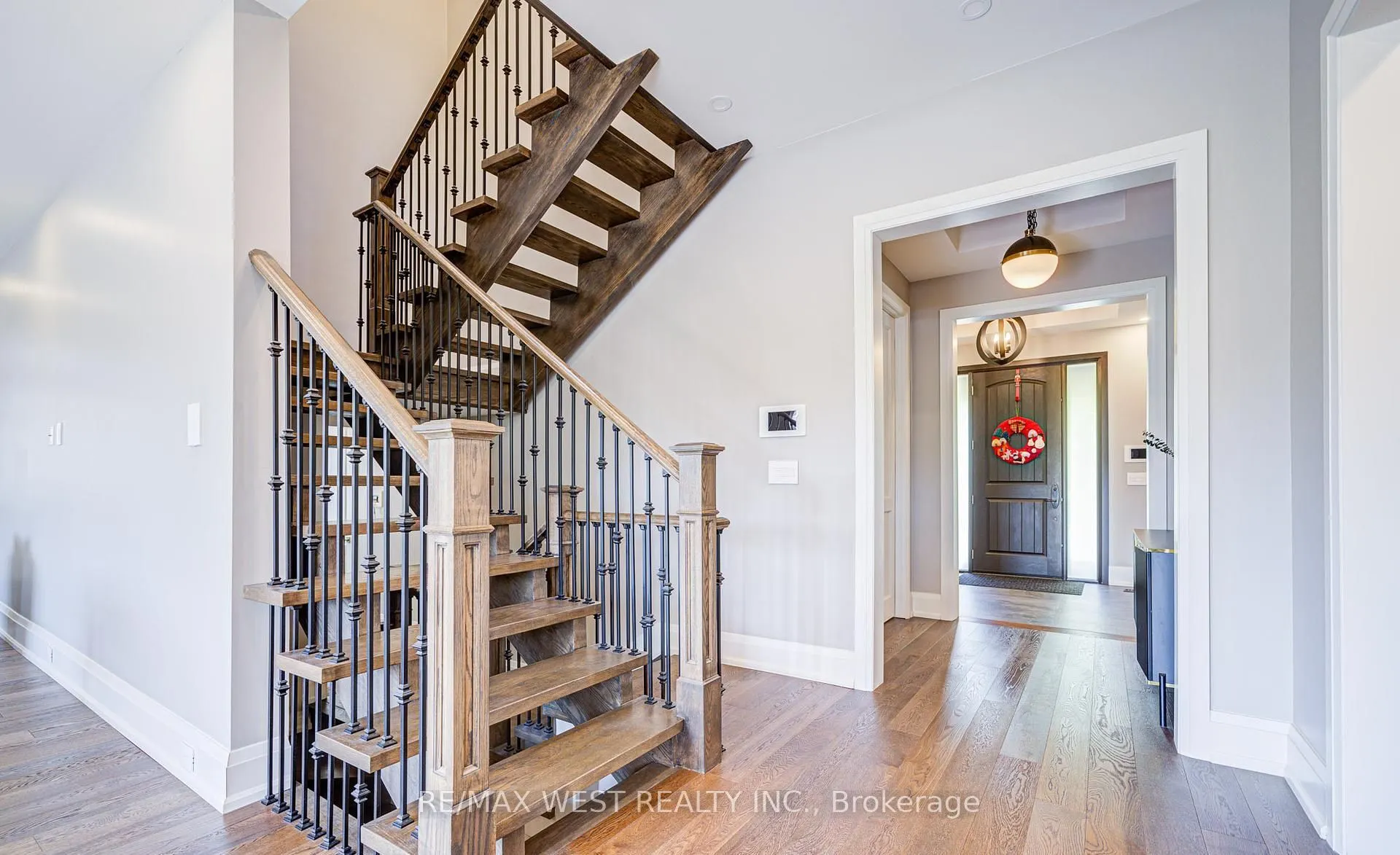 2194 Haygate Crescent