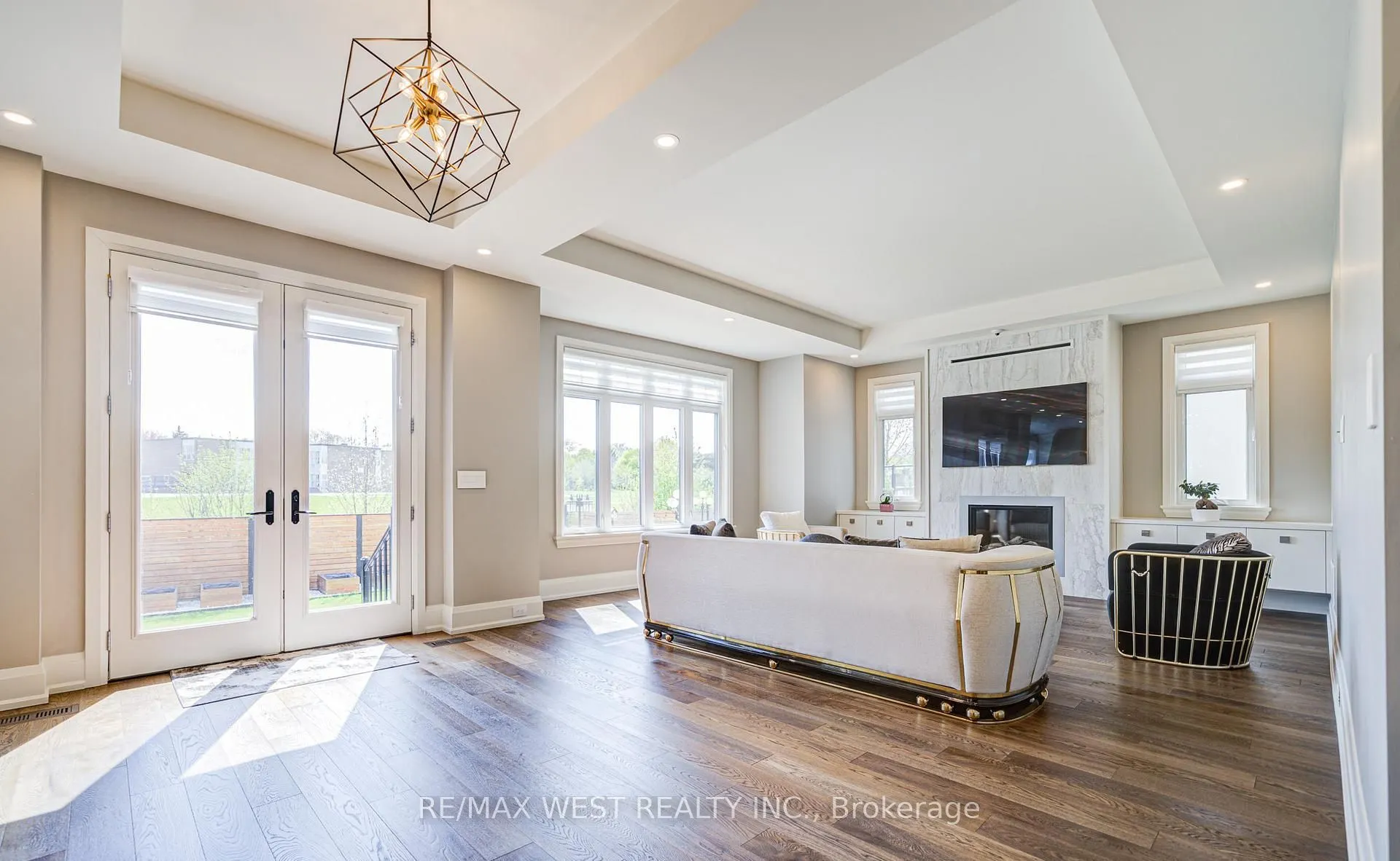 2194 Haygate Crescent