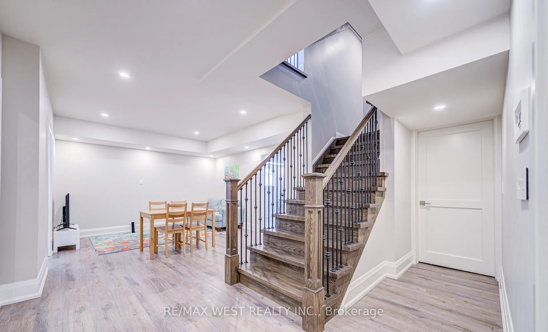 2194 Haygate Crescent