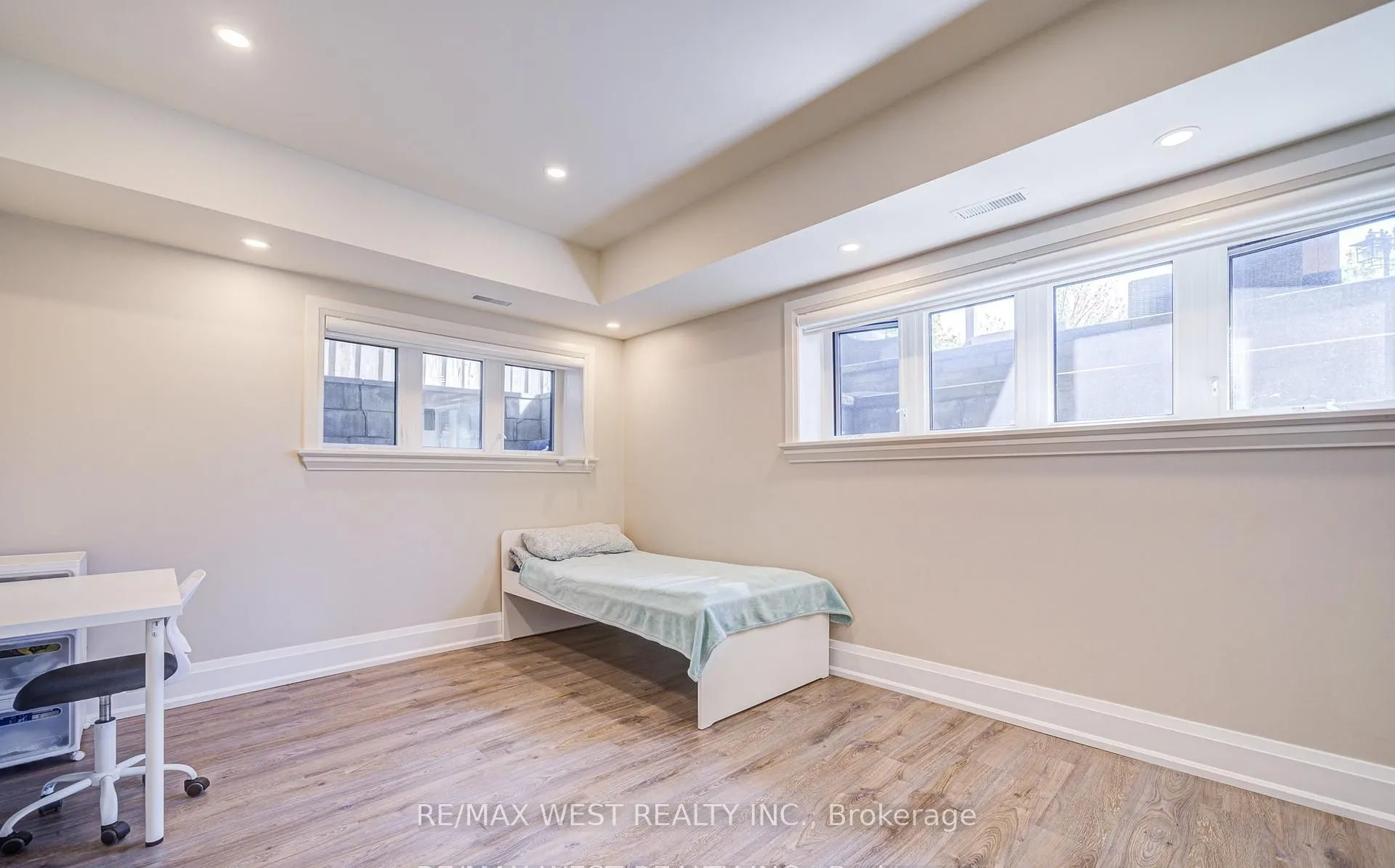 2194 Haygate Crescent