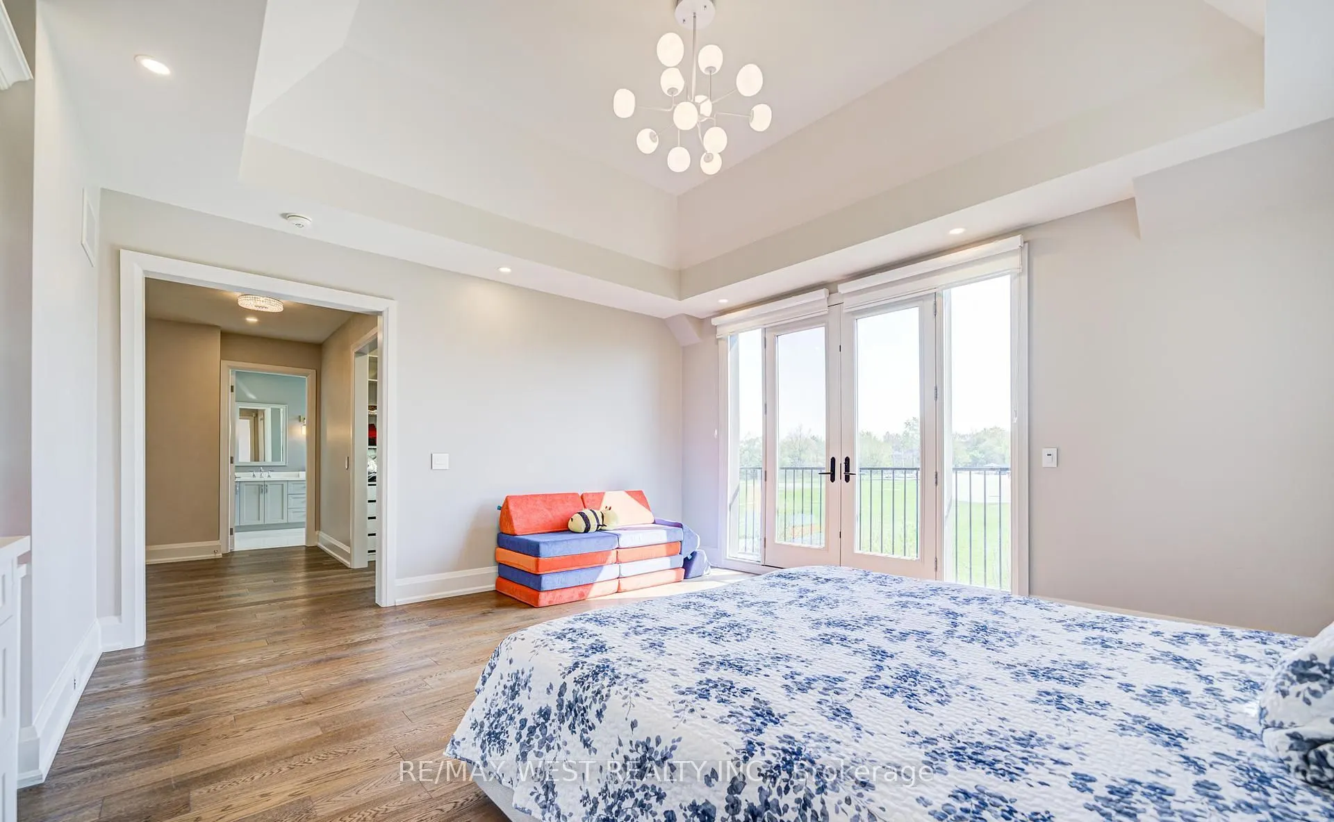 2194 Haygate Crescent