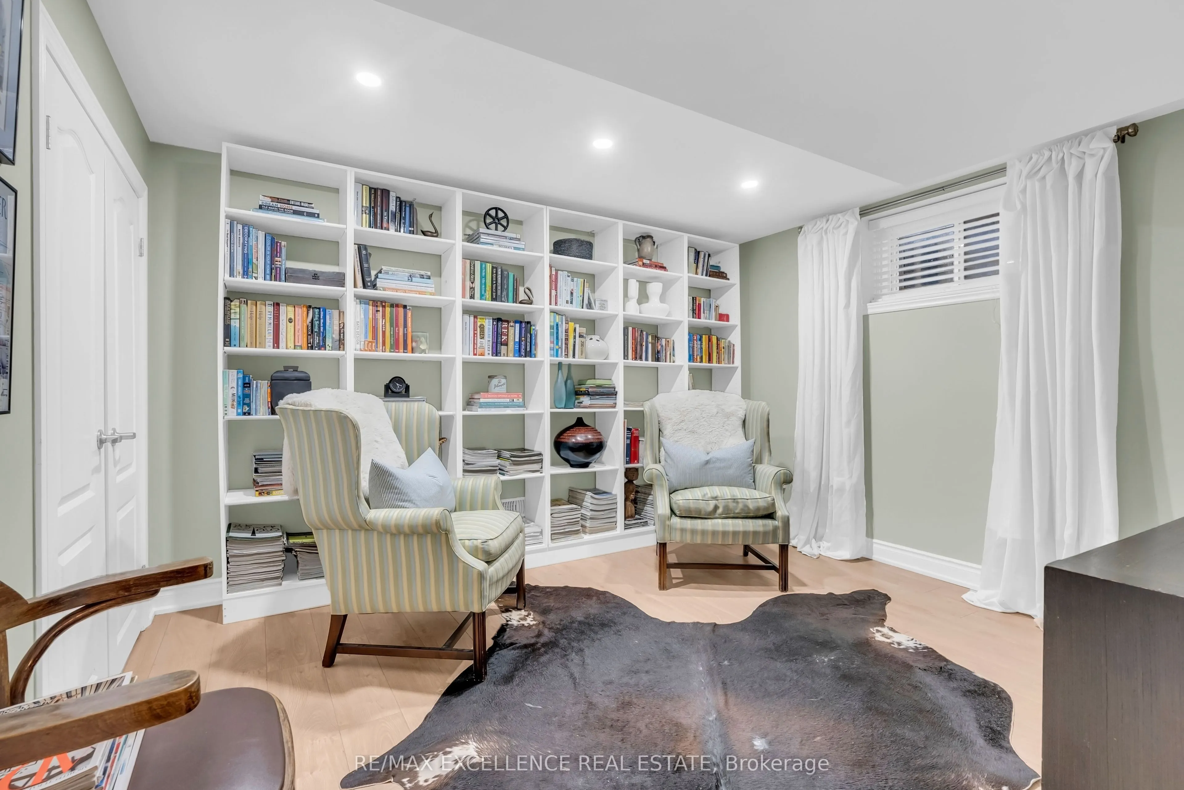 40 Imperial Lakes Drive