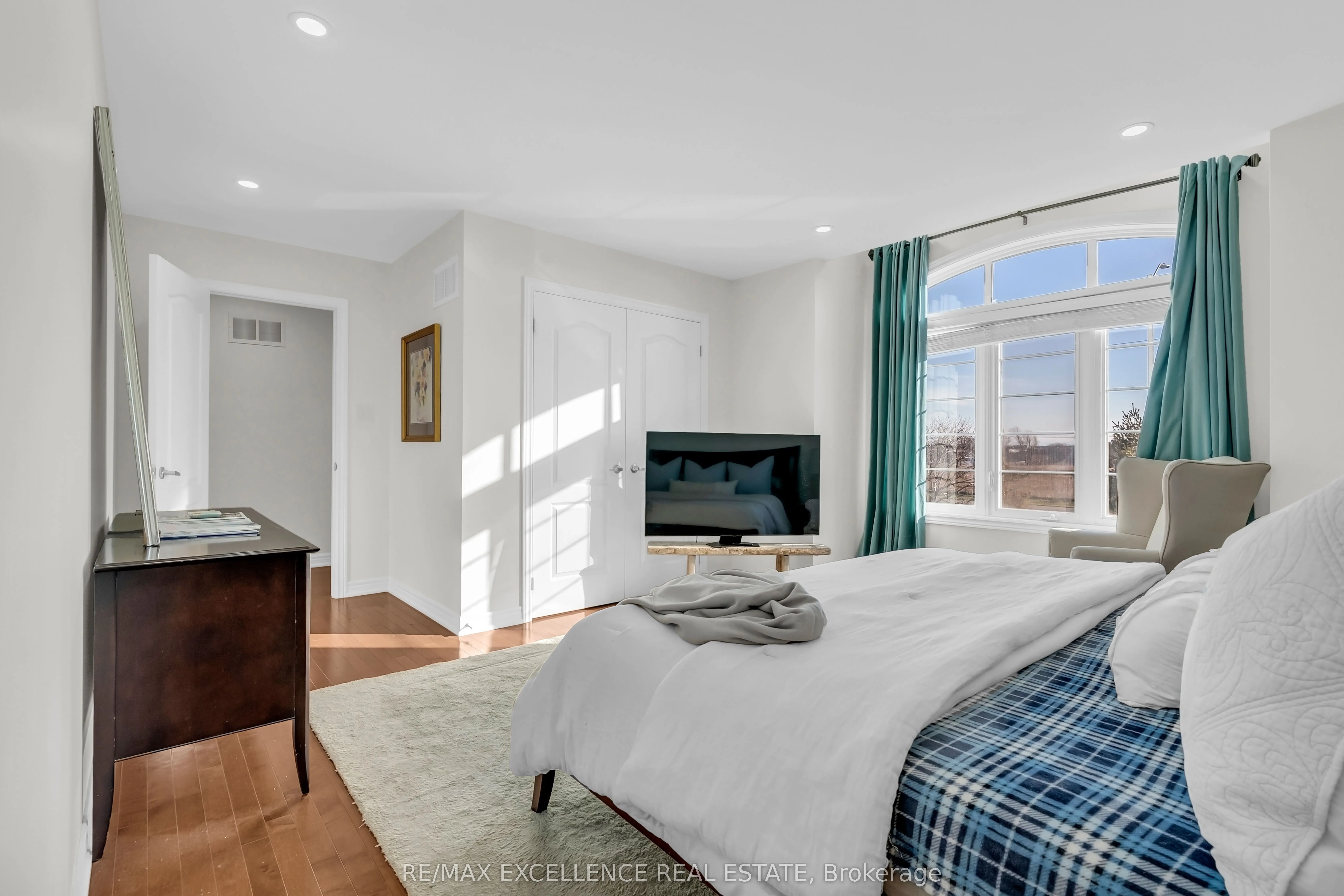 40 Imperial Lakes Drive