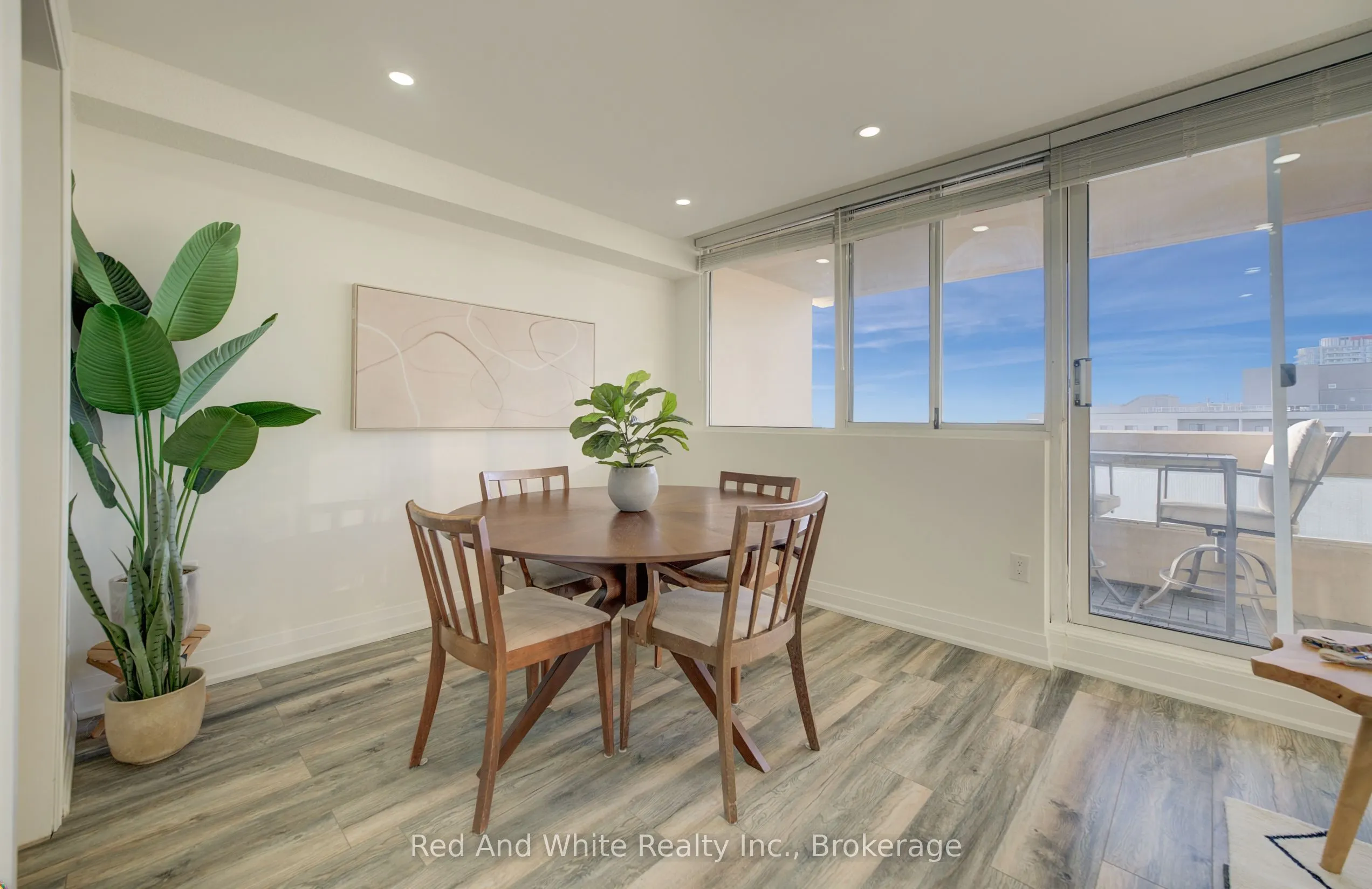 3590 Kaneff Crescent #2013