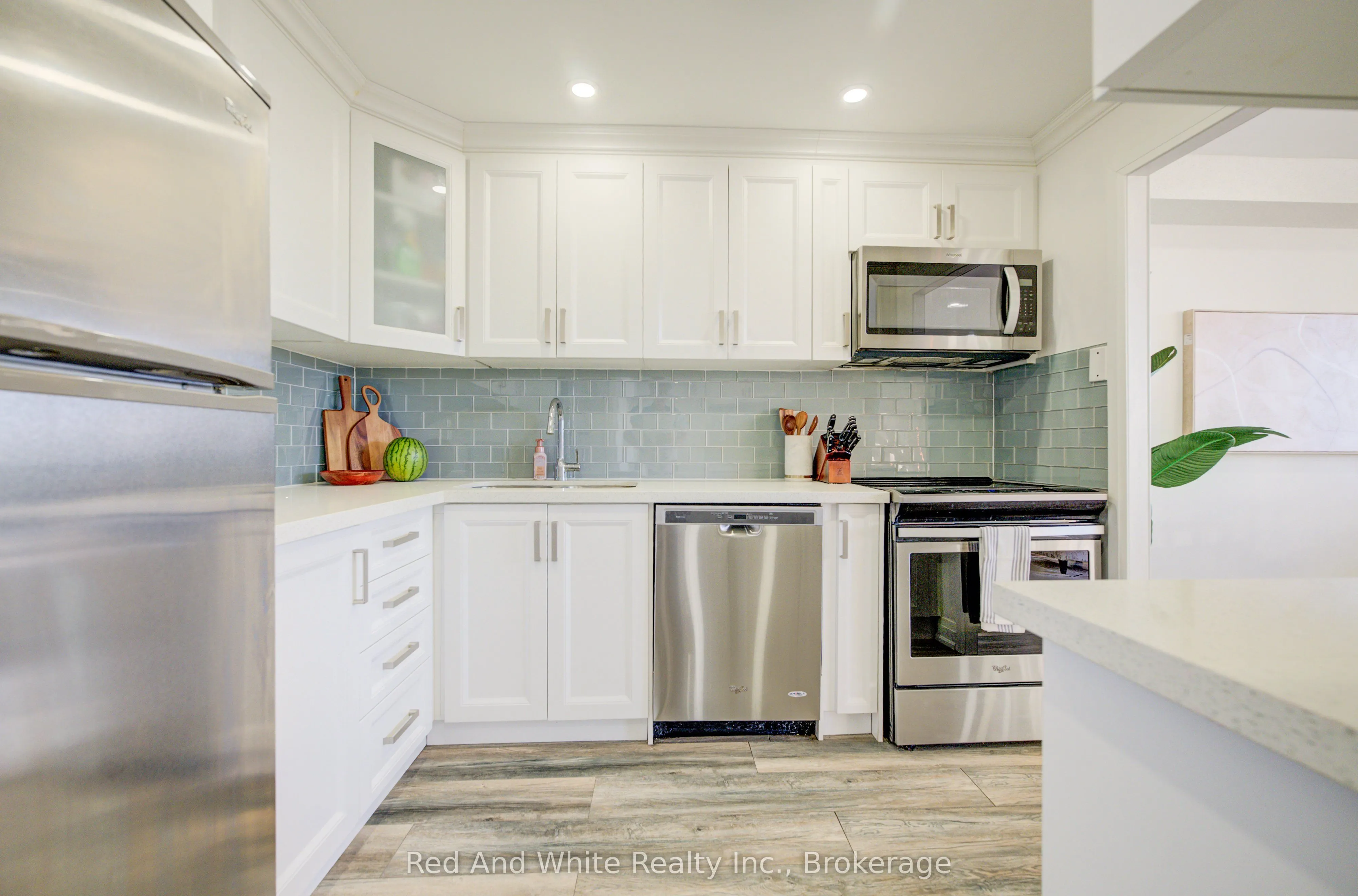 3590 Kaneff Crescent #2013