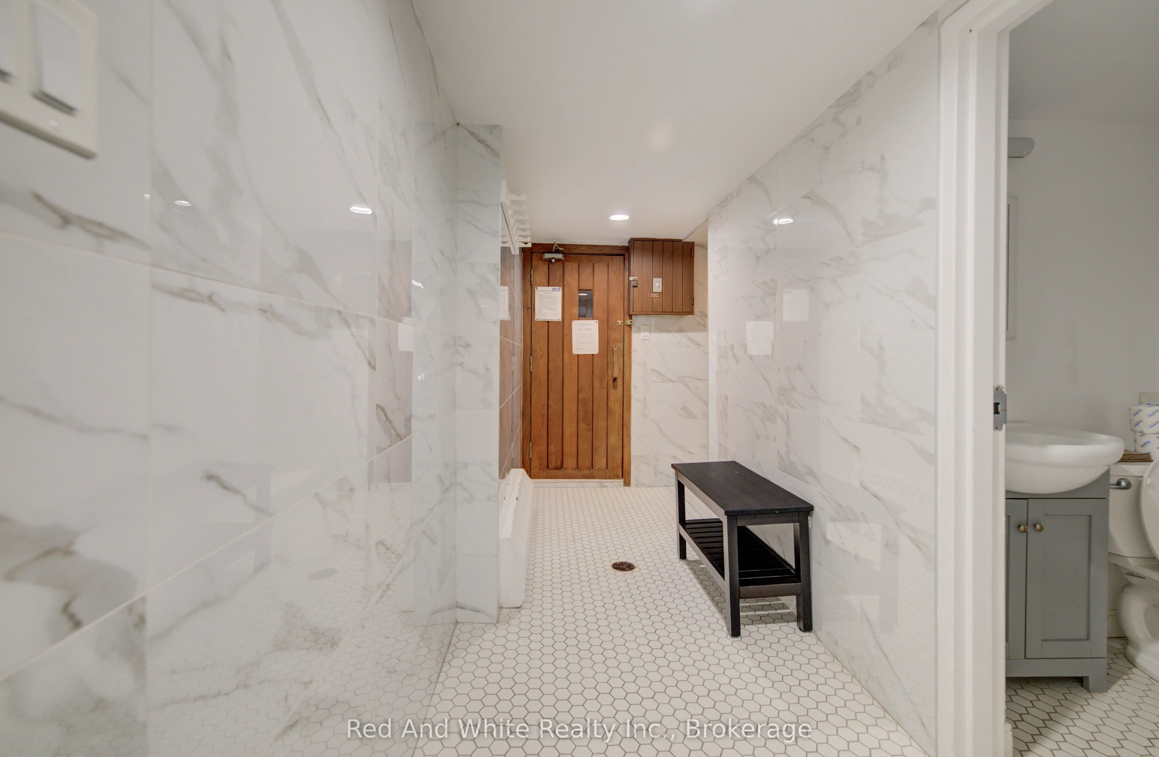 3590 Kaneff Crescent #2013