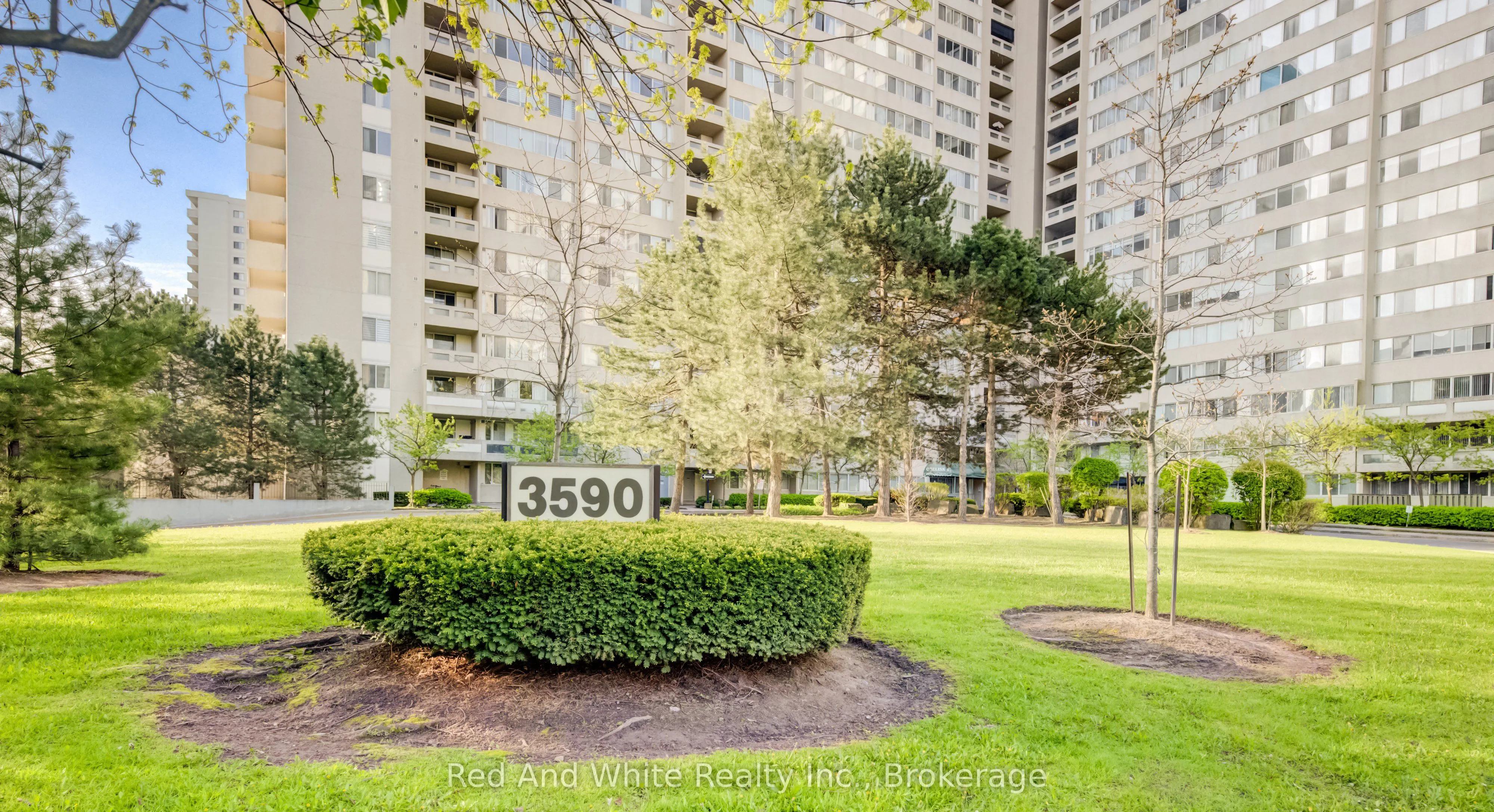3590 Kaneff Crescent #2013