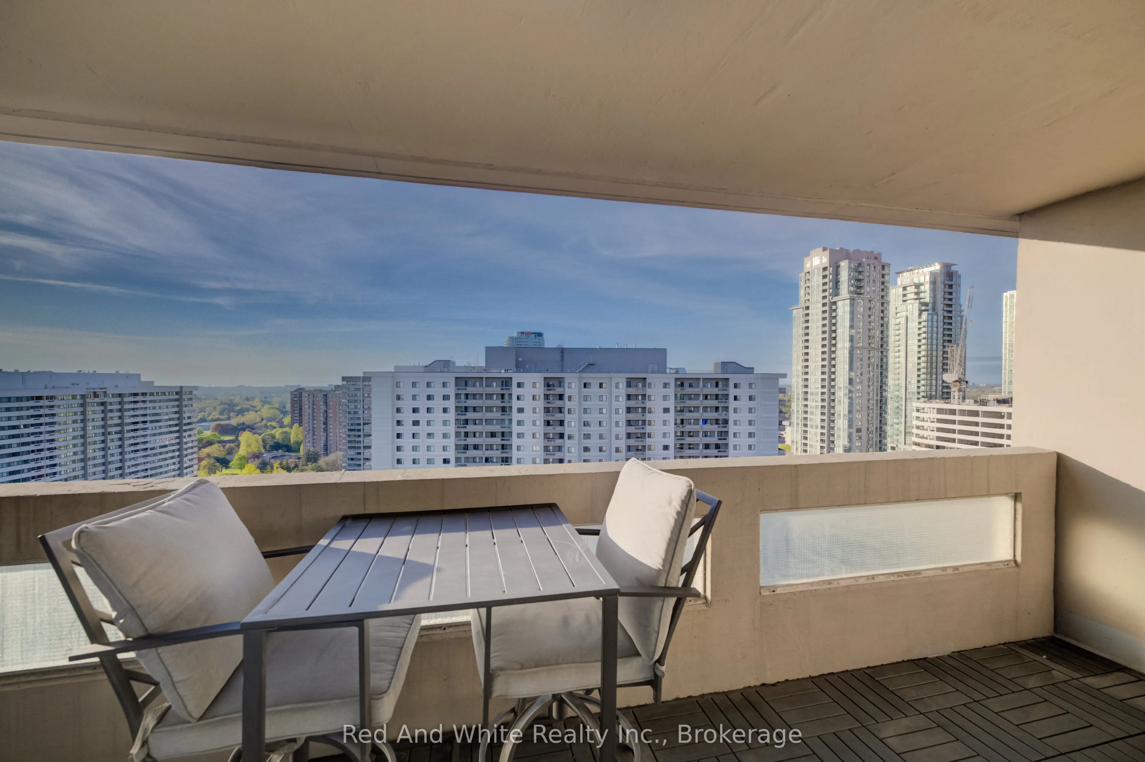 3590 Kaneff Crescent #2013