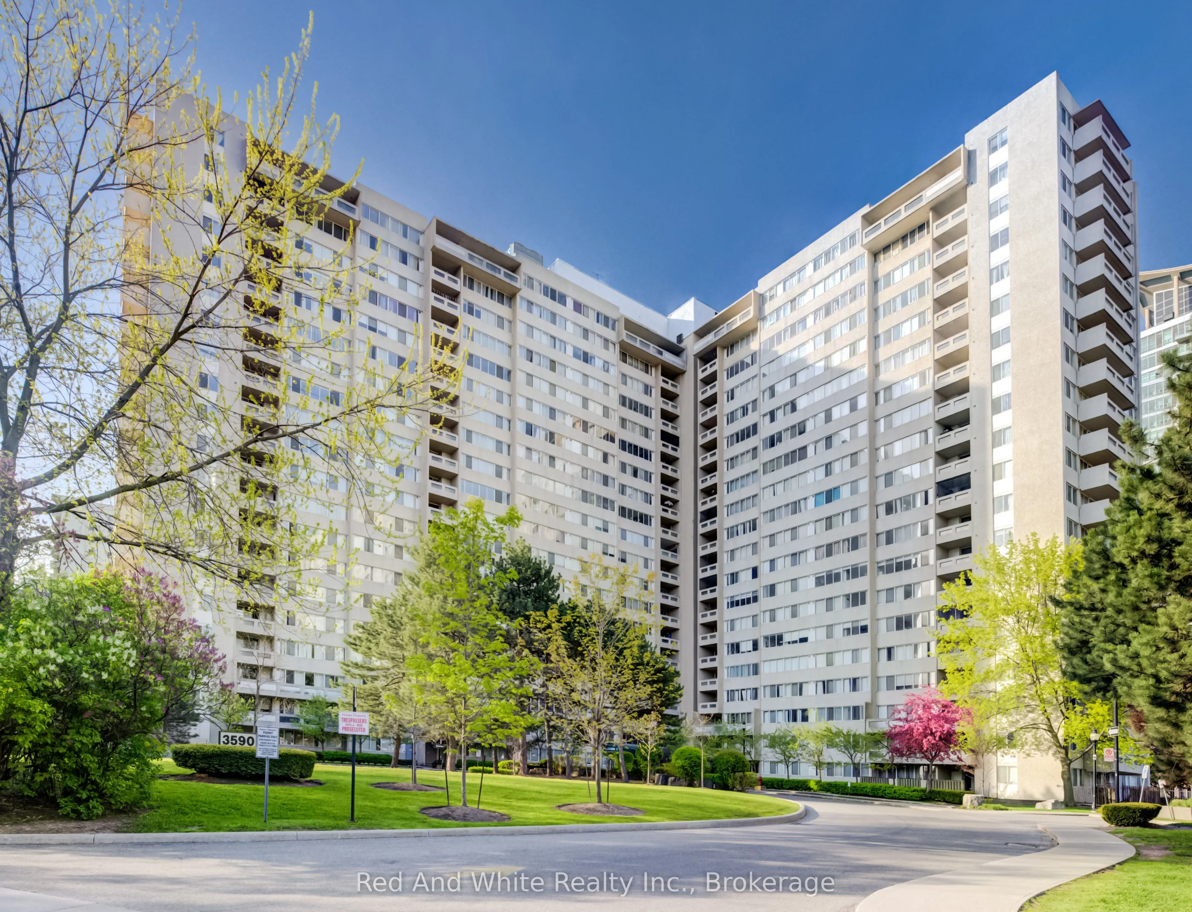 3590 Kaneff Crescent #2013