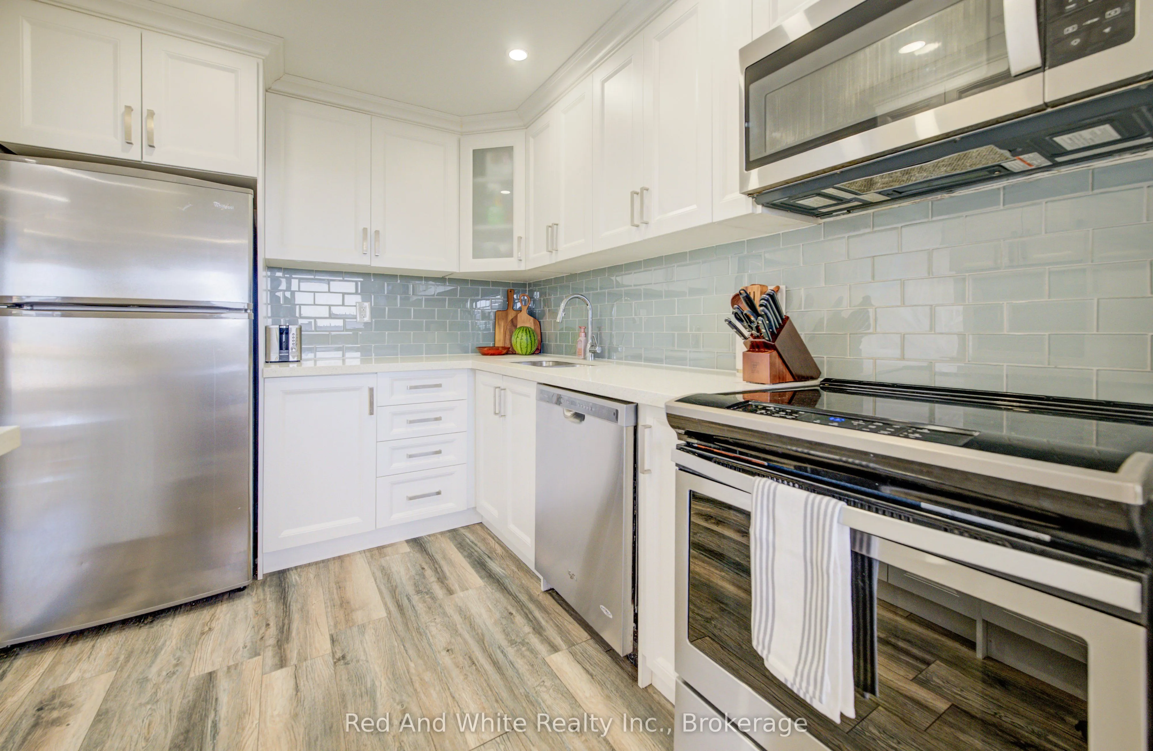 3590 Kaneff Crescent #2013