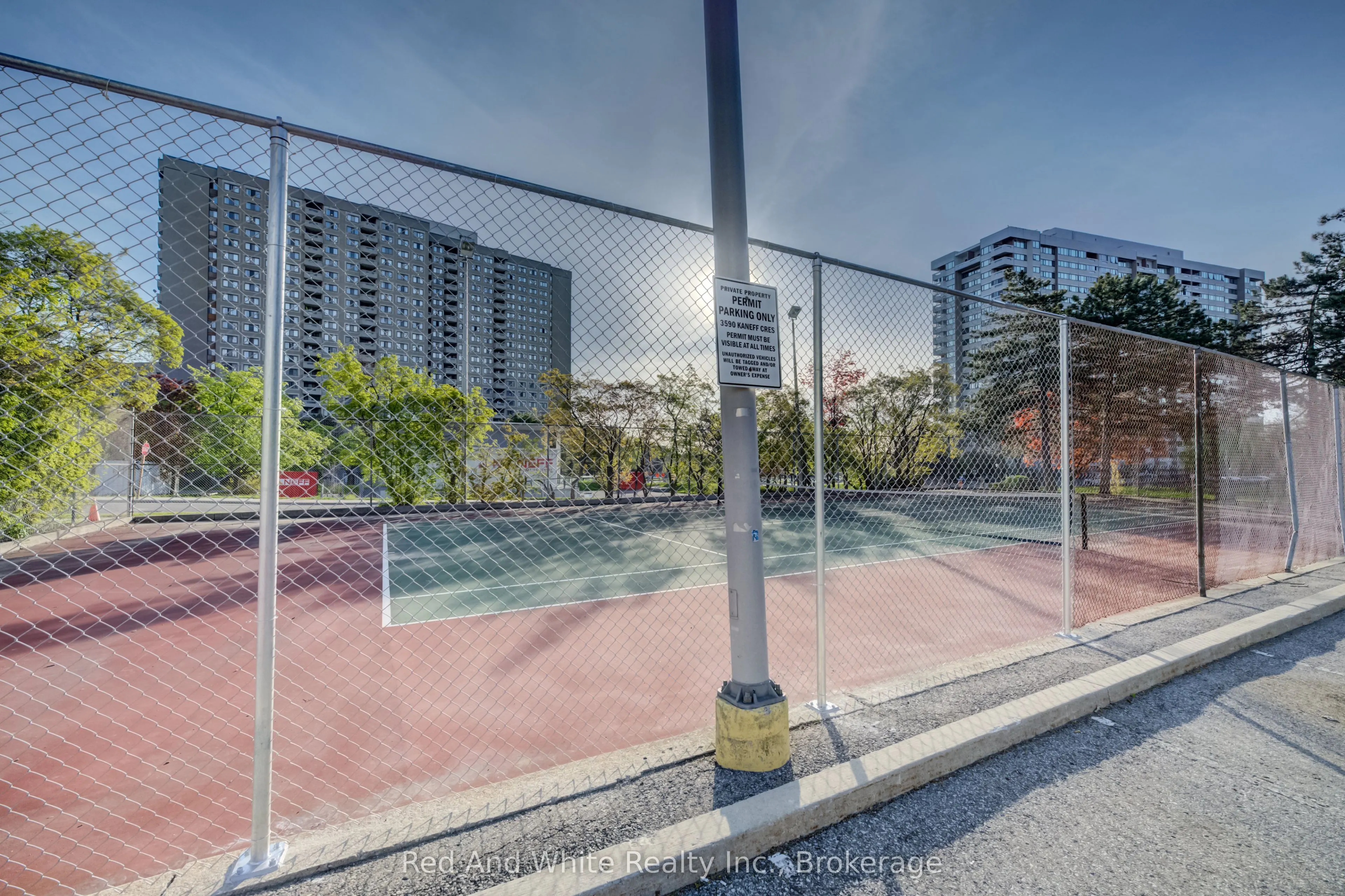 3590 Kaneff Crescent #2013
