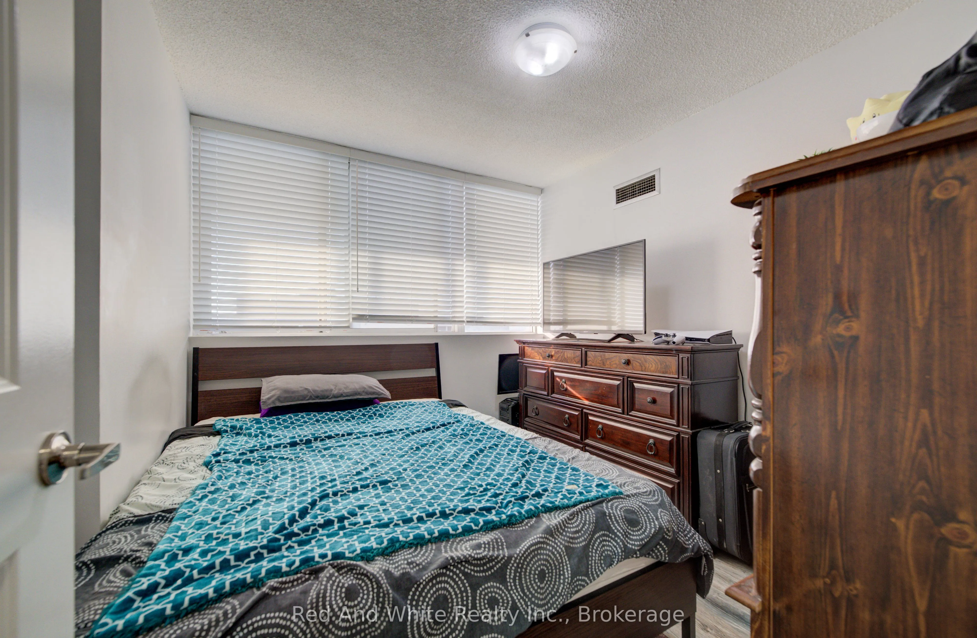 3590 Kaneff Crescent #2013