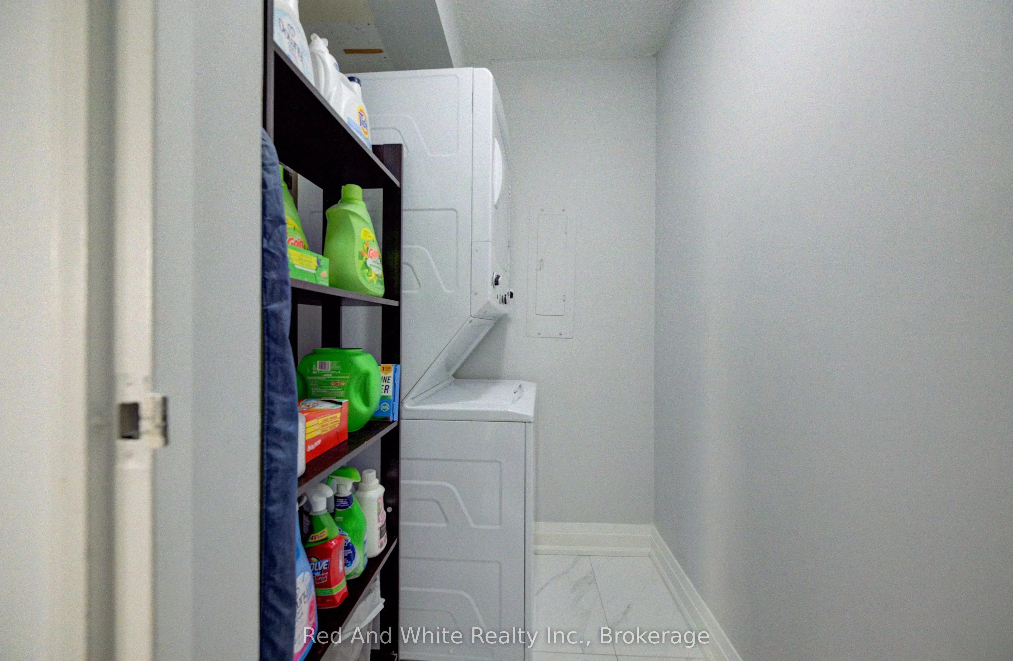 3590 Kaneff Crescent #2013