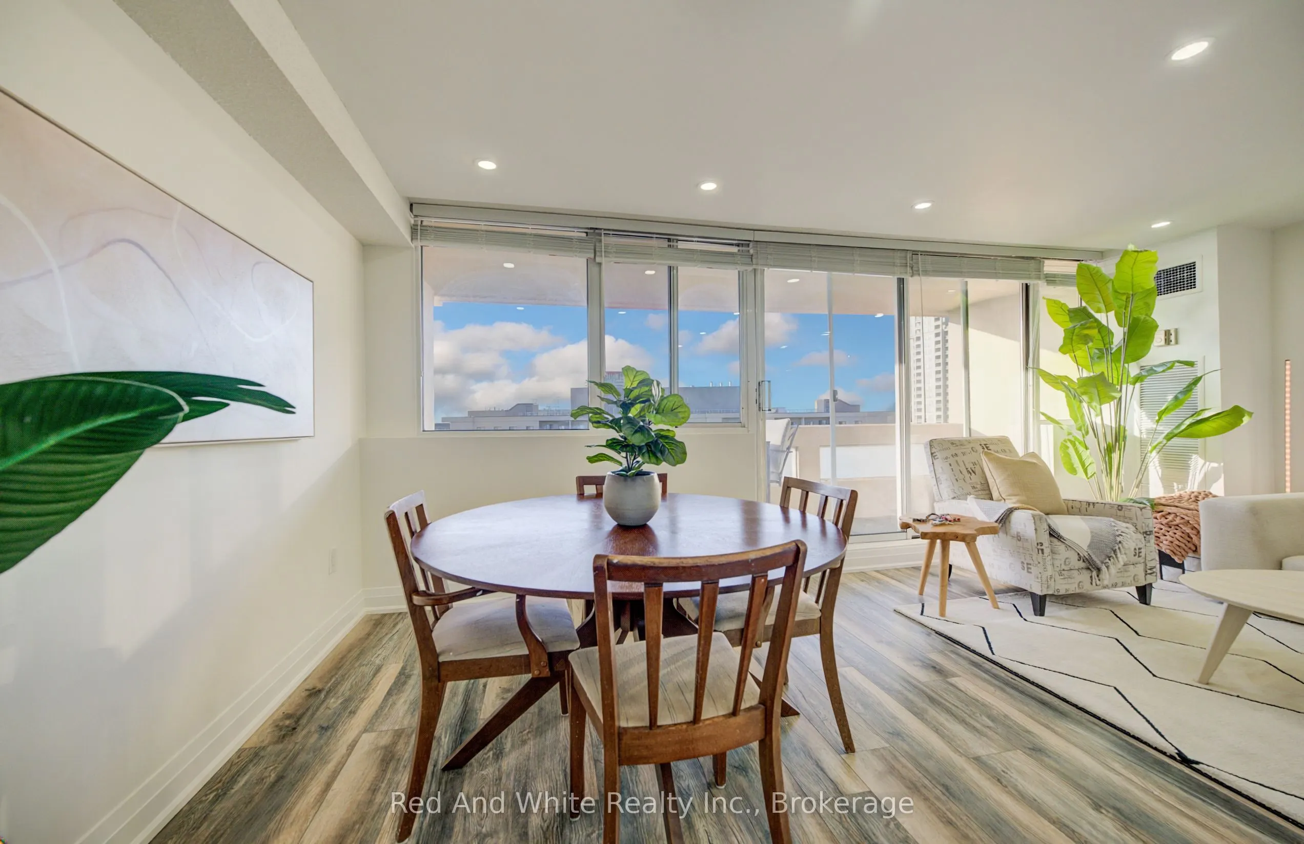 3590 Kaneff Crescent #2013