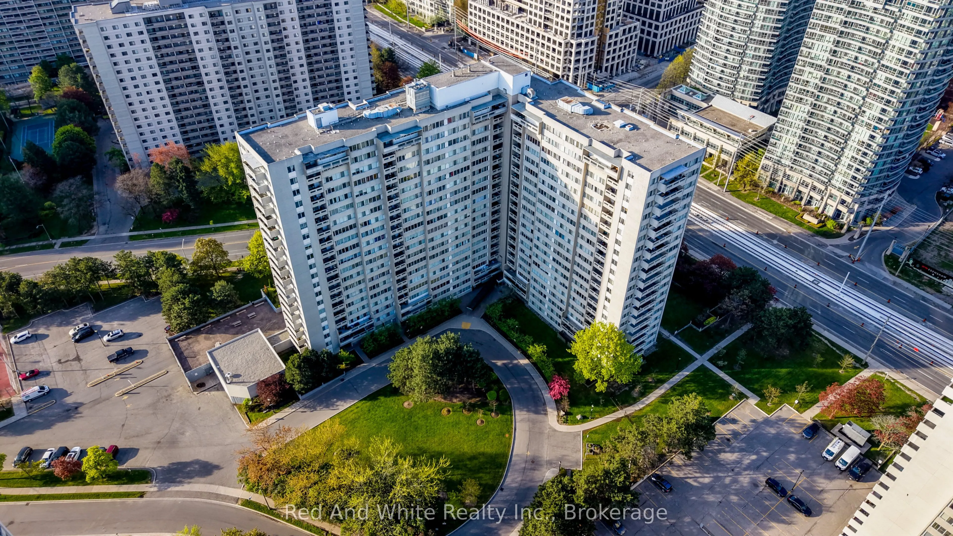 3590 Kaneff Crescent #2013