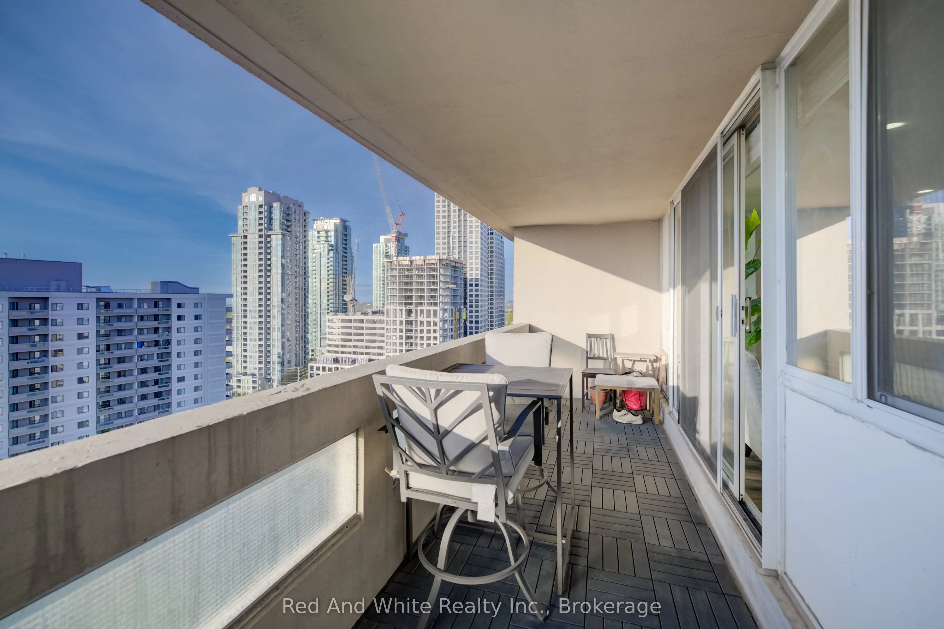 3590 Kaneff Crescent #2013