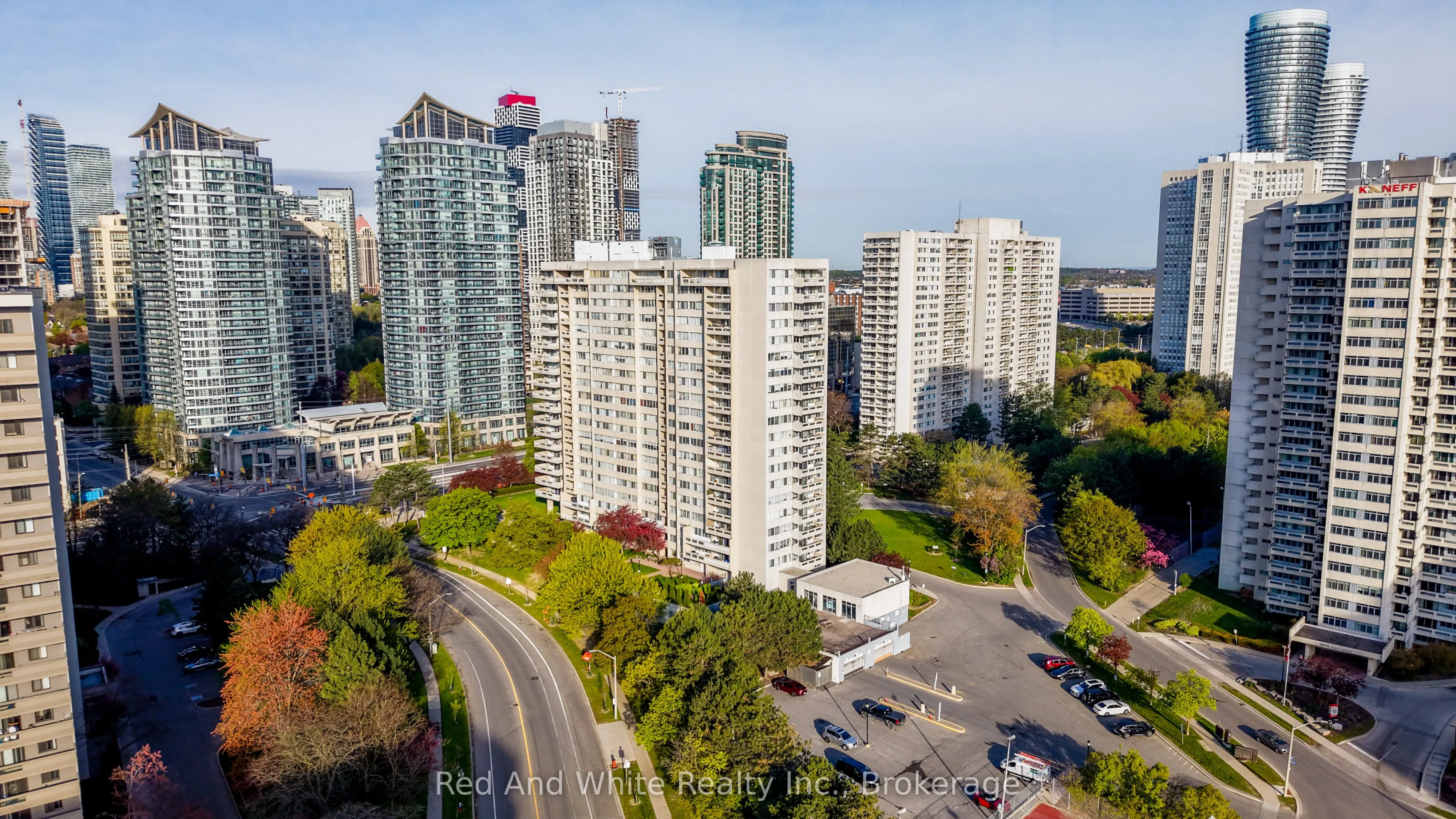 3590 Kaneff Crescent #2013