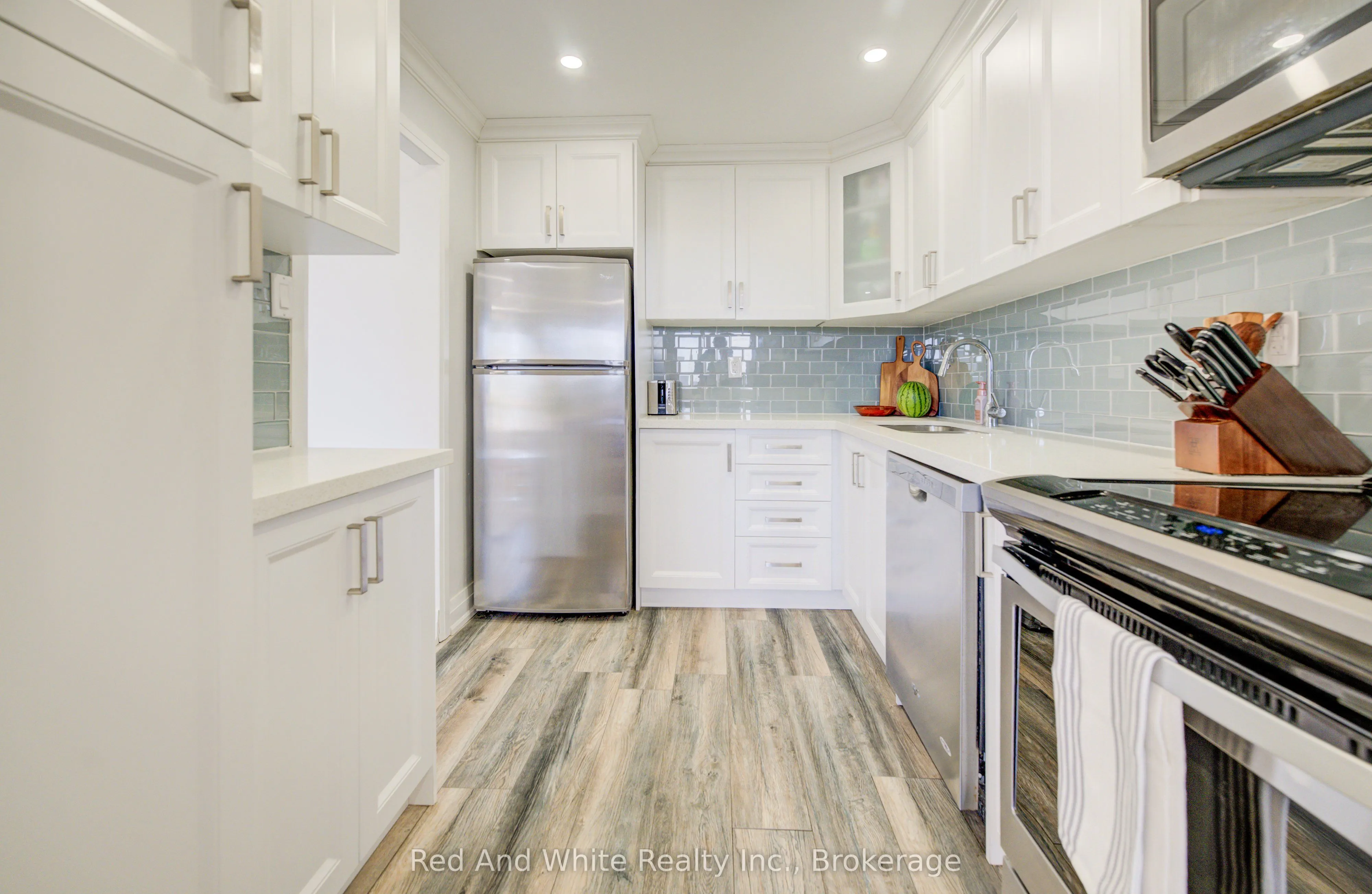 3590 Kaneff Crescent #2013