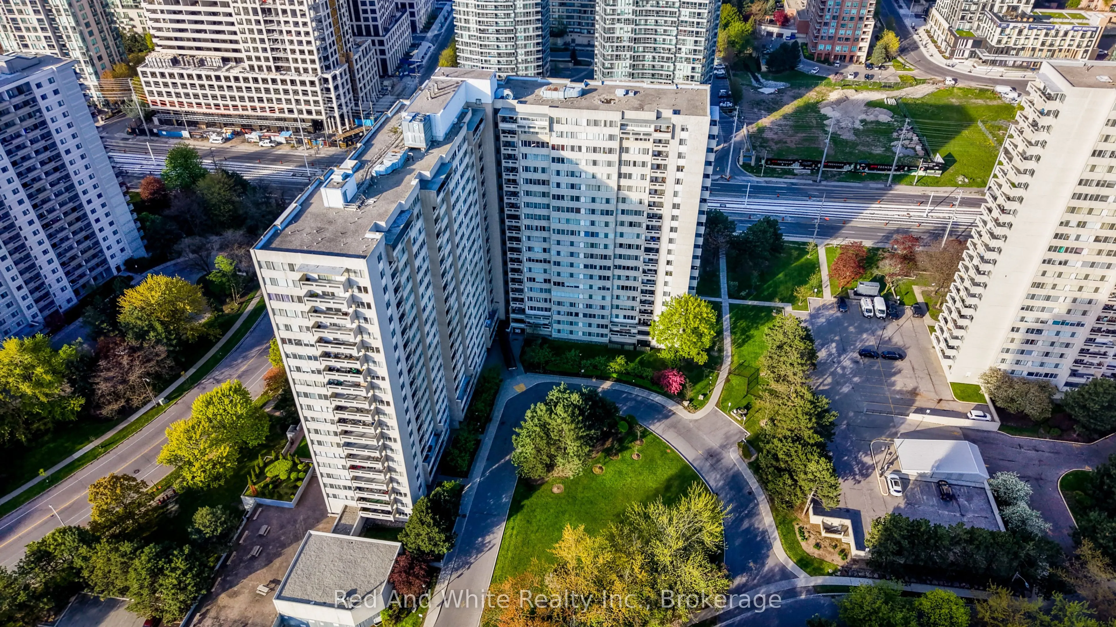 3590 Kaneff Crescent #2013