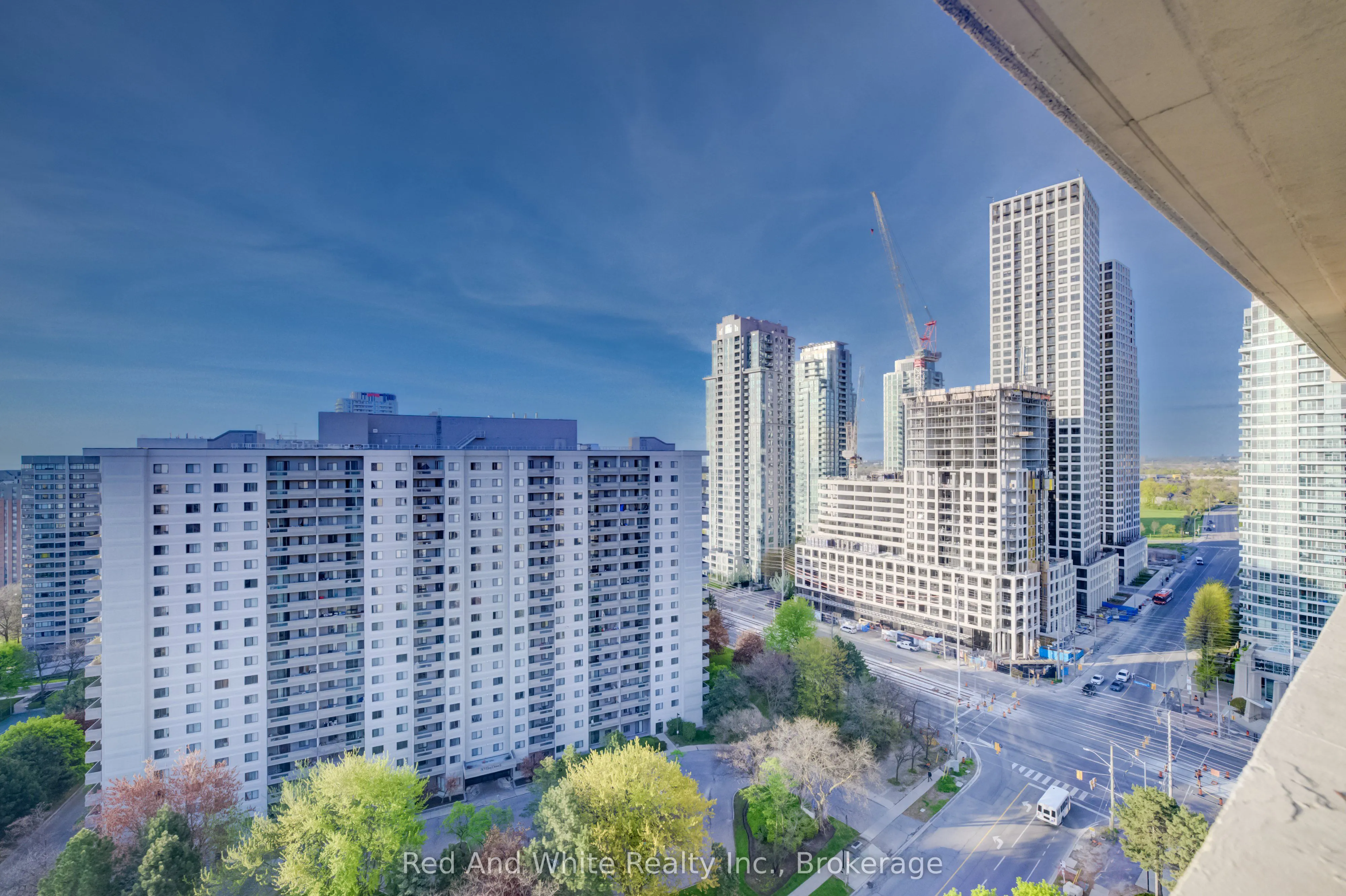 3590 Kaneff Crescent #2013