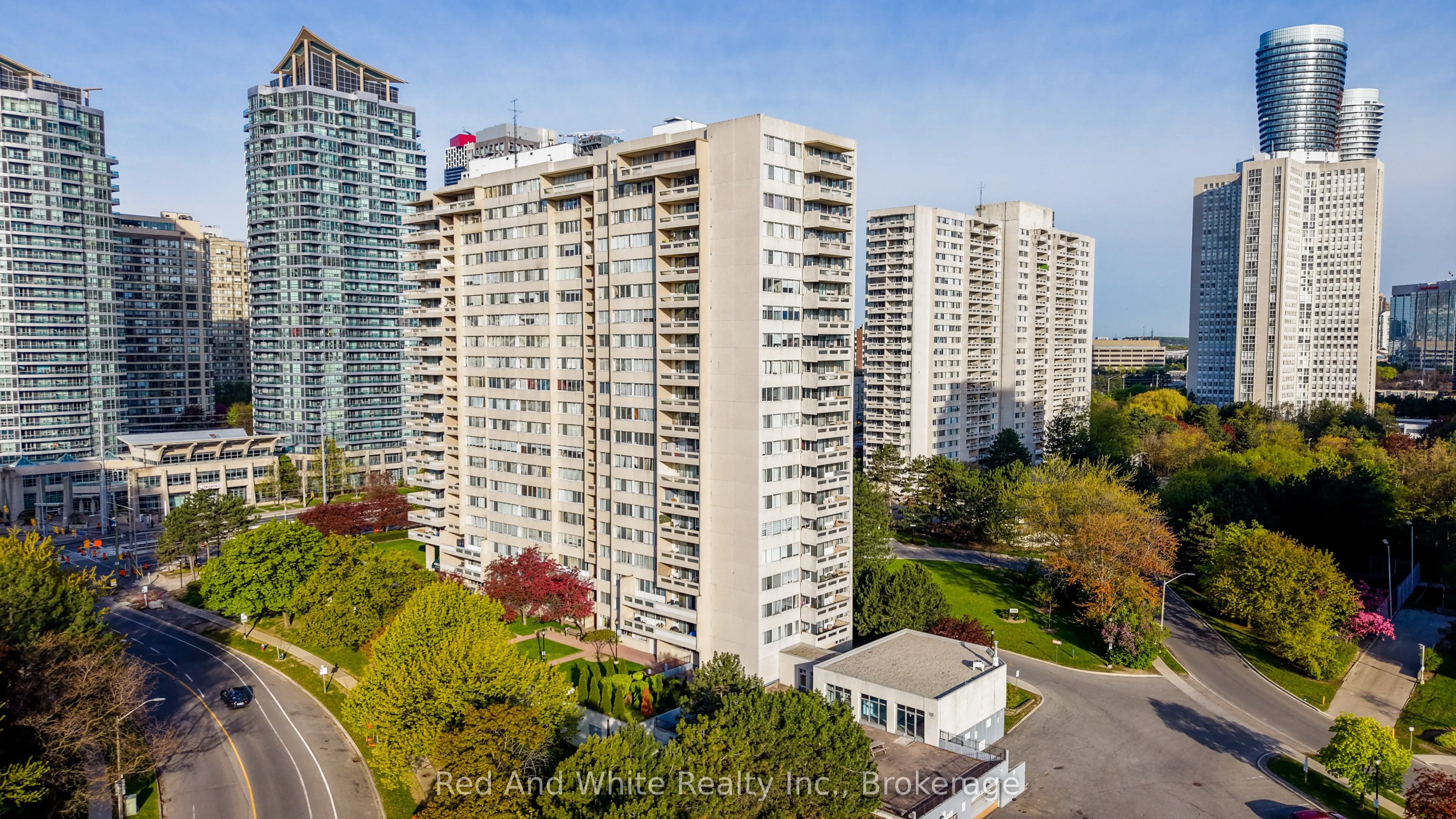 3590 Kaneff Crescent #2013