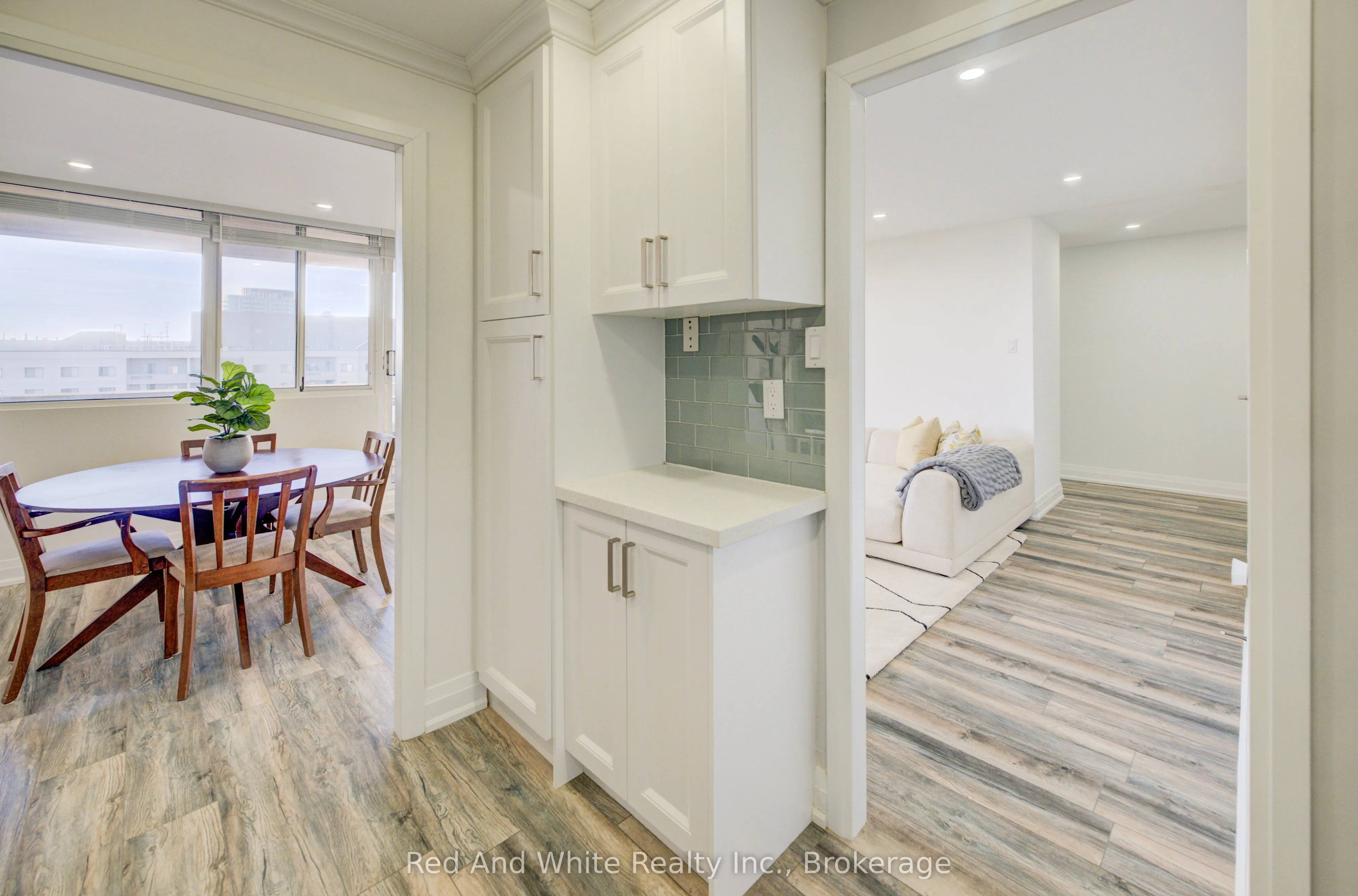 3590 Kaneff Crescent #2013