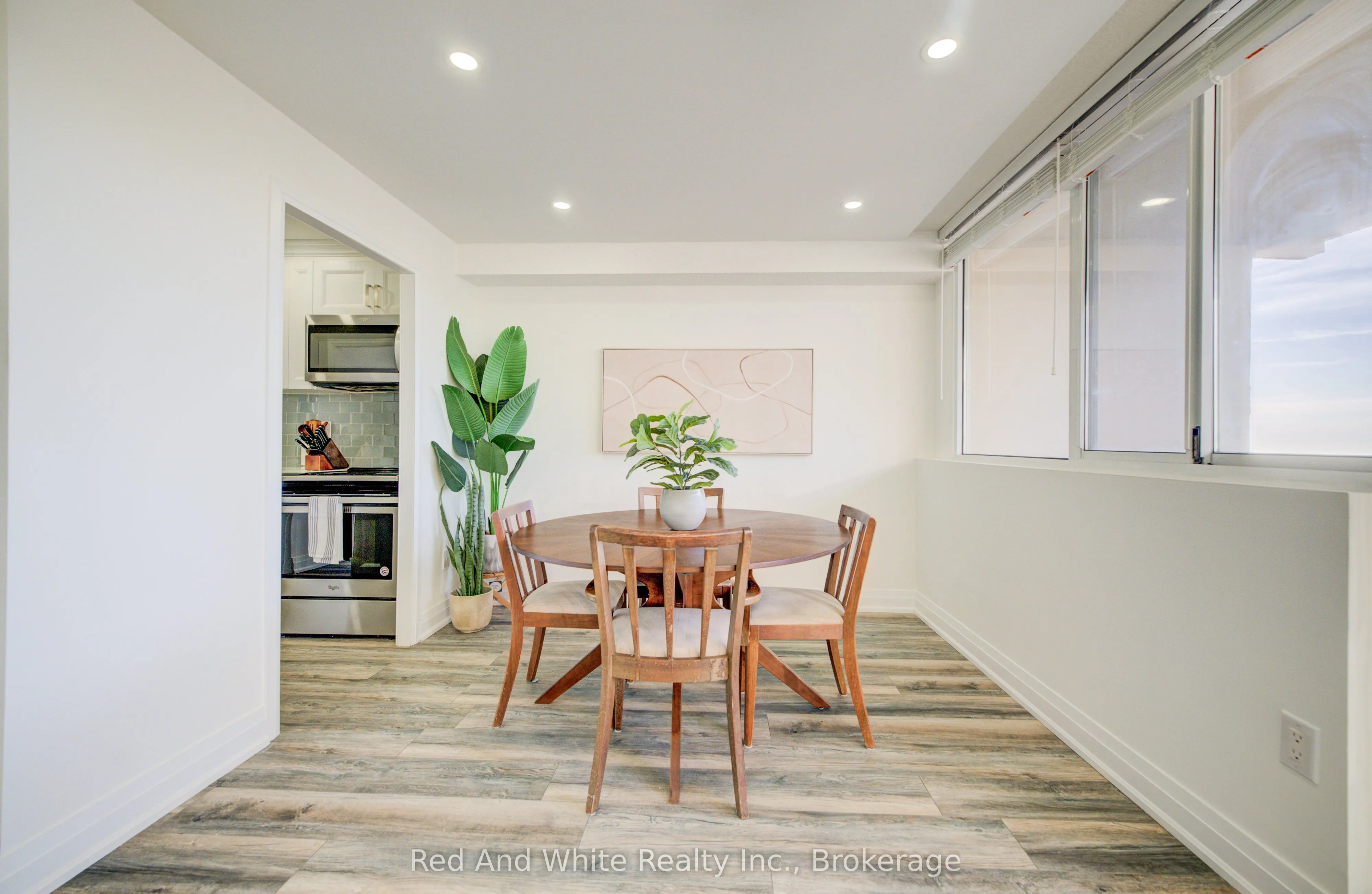 3590 Kaneff Crescent #2013