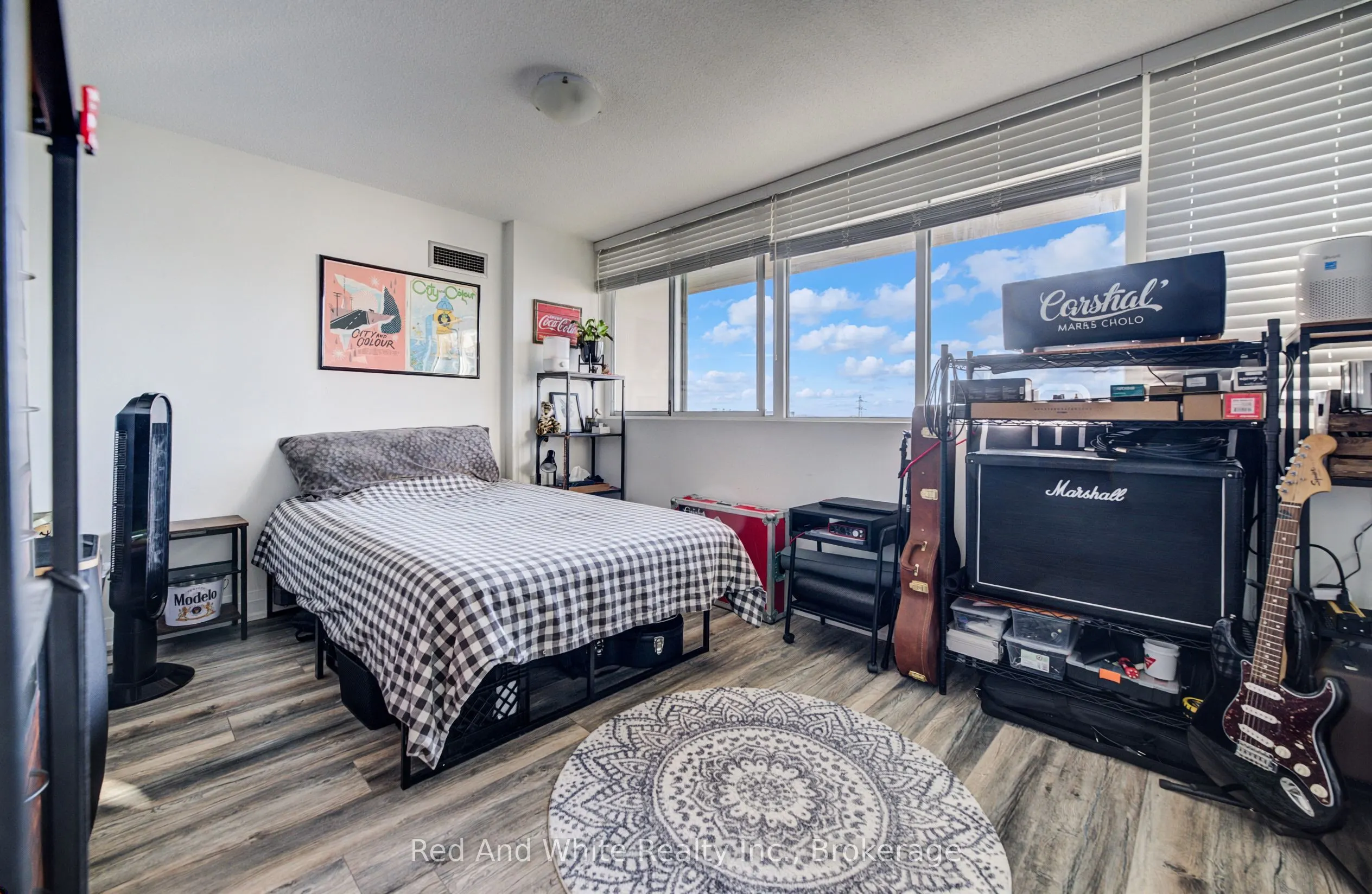 3590 Kaneff Crescent #2013